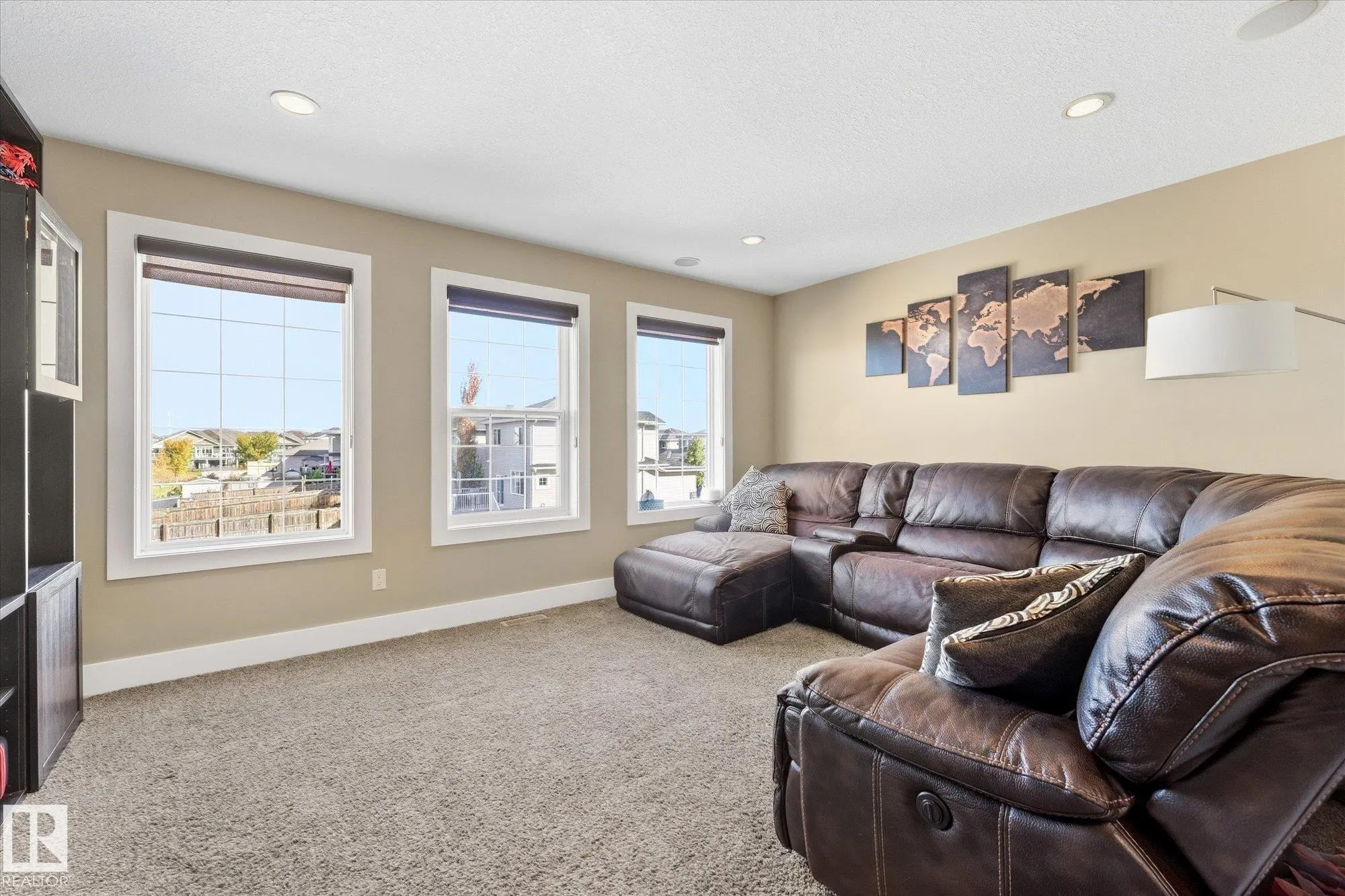 53 RIDGEVIEW Close
