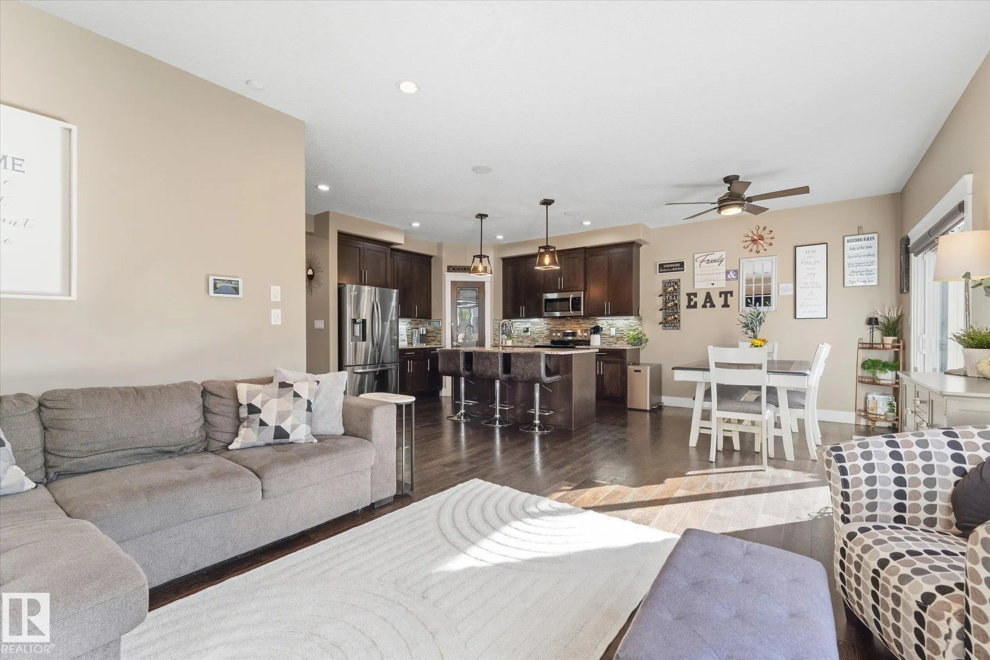 53 RIDGEVIEW Close