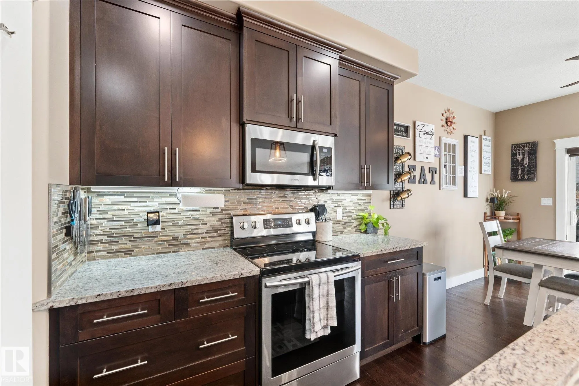 53 RIDGEVIEW Close