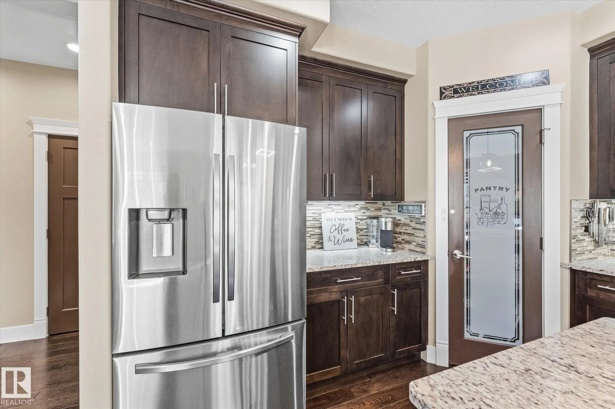 53 RIDGEVIEW Close