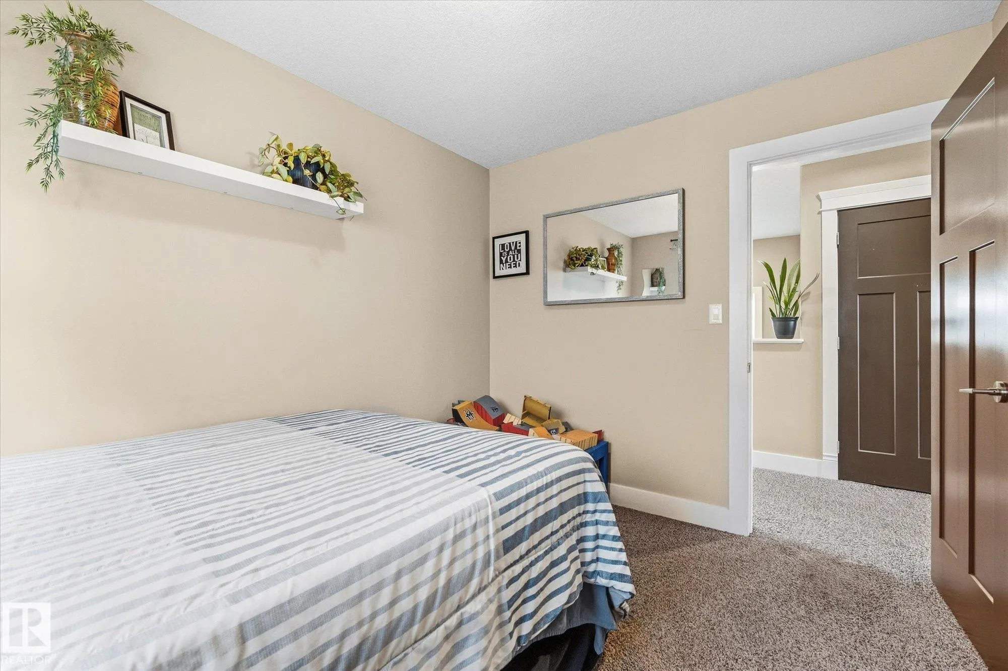 53 RIDGEVIEW Close