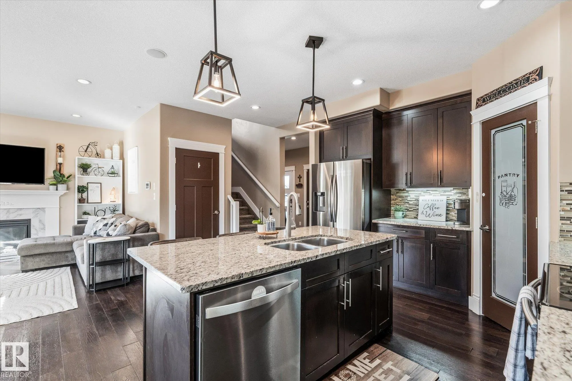 53 RIDGEVIEW Close