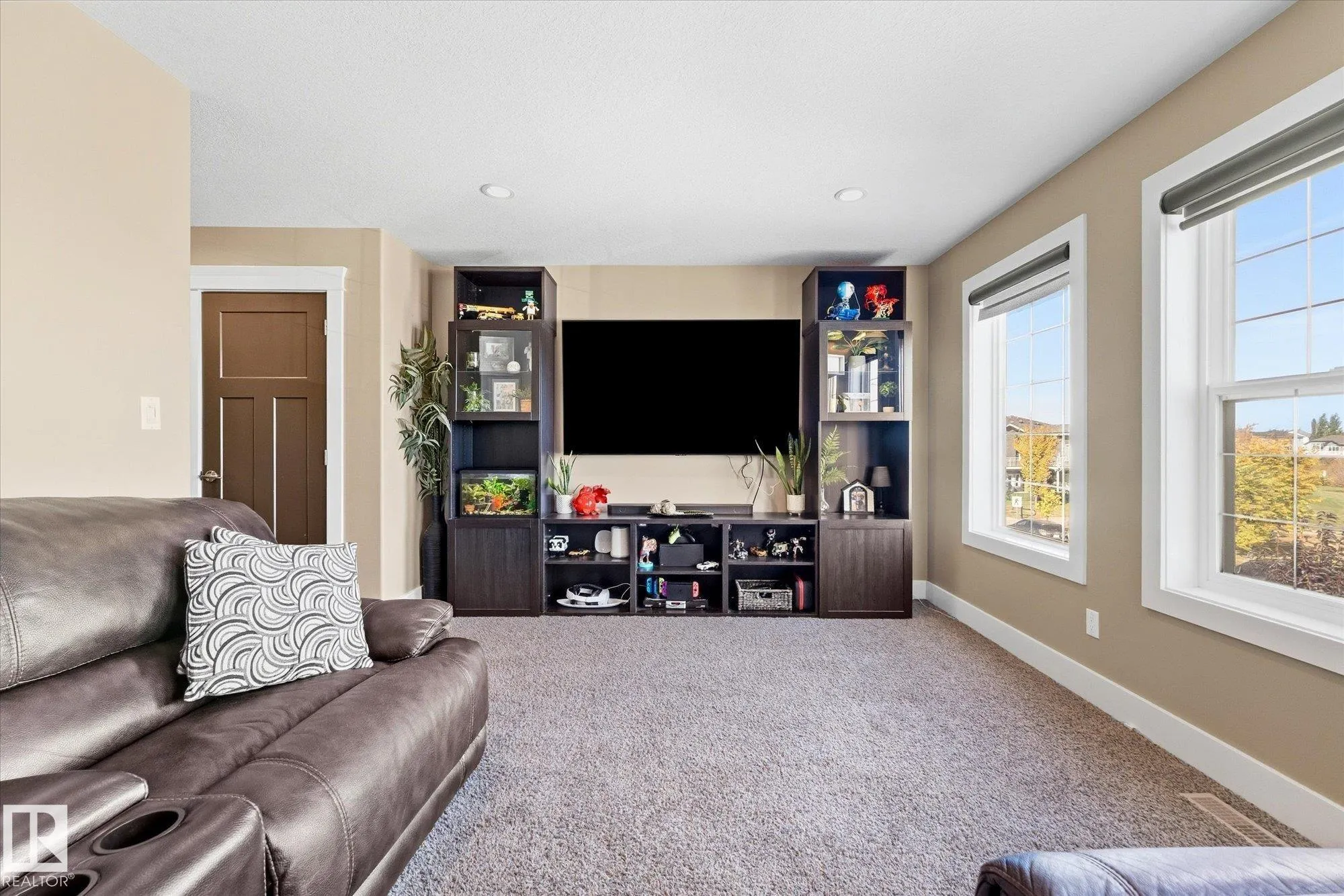 53 RIDGEVIEW Close
