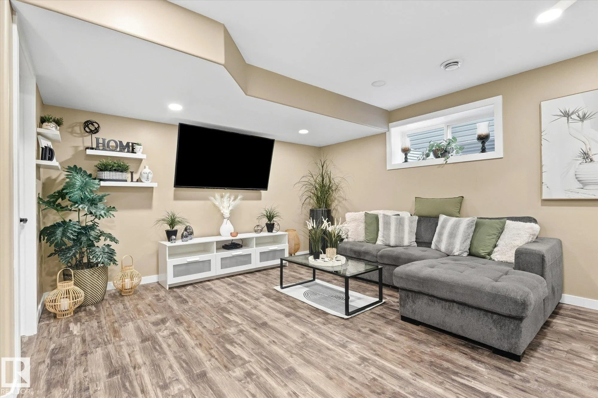 53 RIDGEVIEW Close