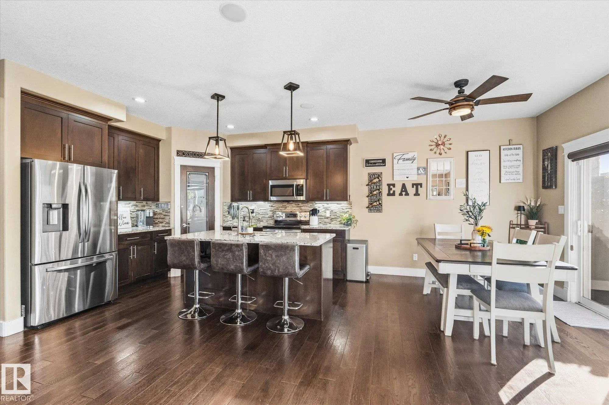 53 RIDGEVIEW Close