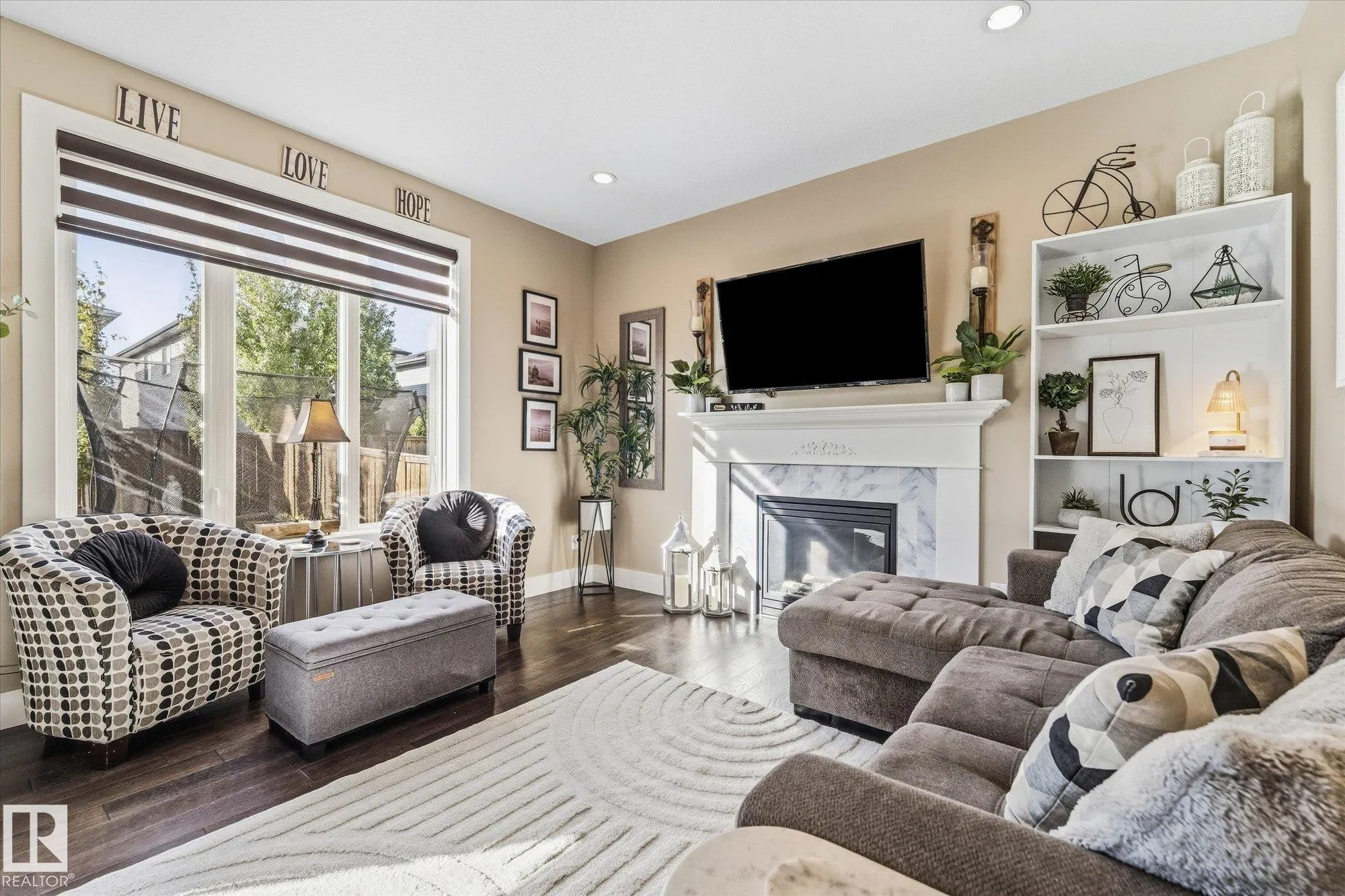 53 RIDGEVIEW Close