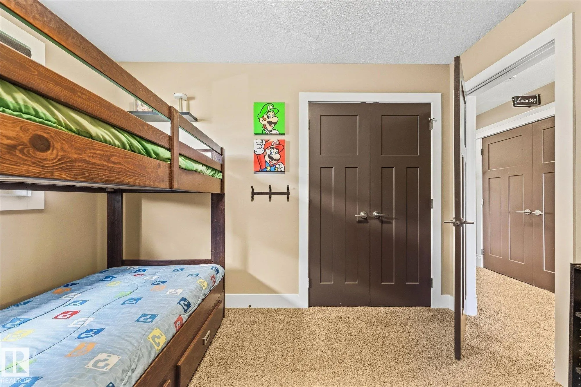 53 RIDGEVIEW Close