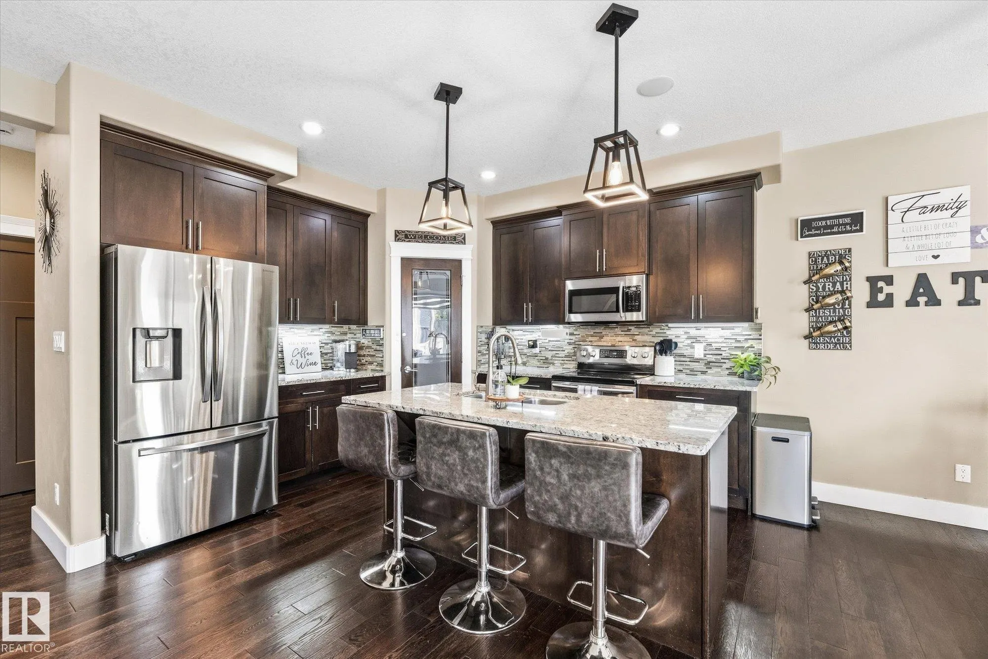 53 RIDGEVIEW Close