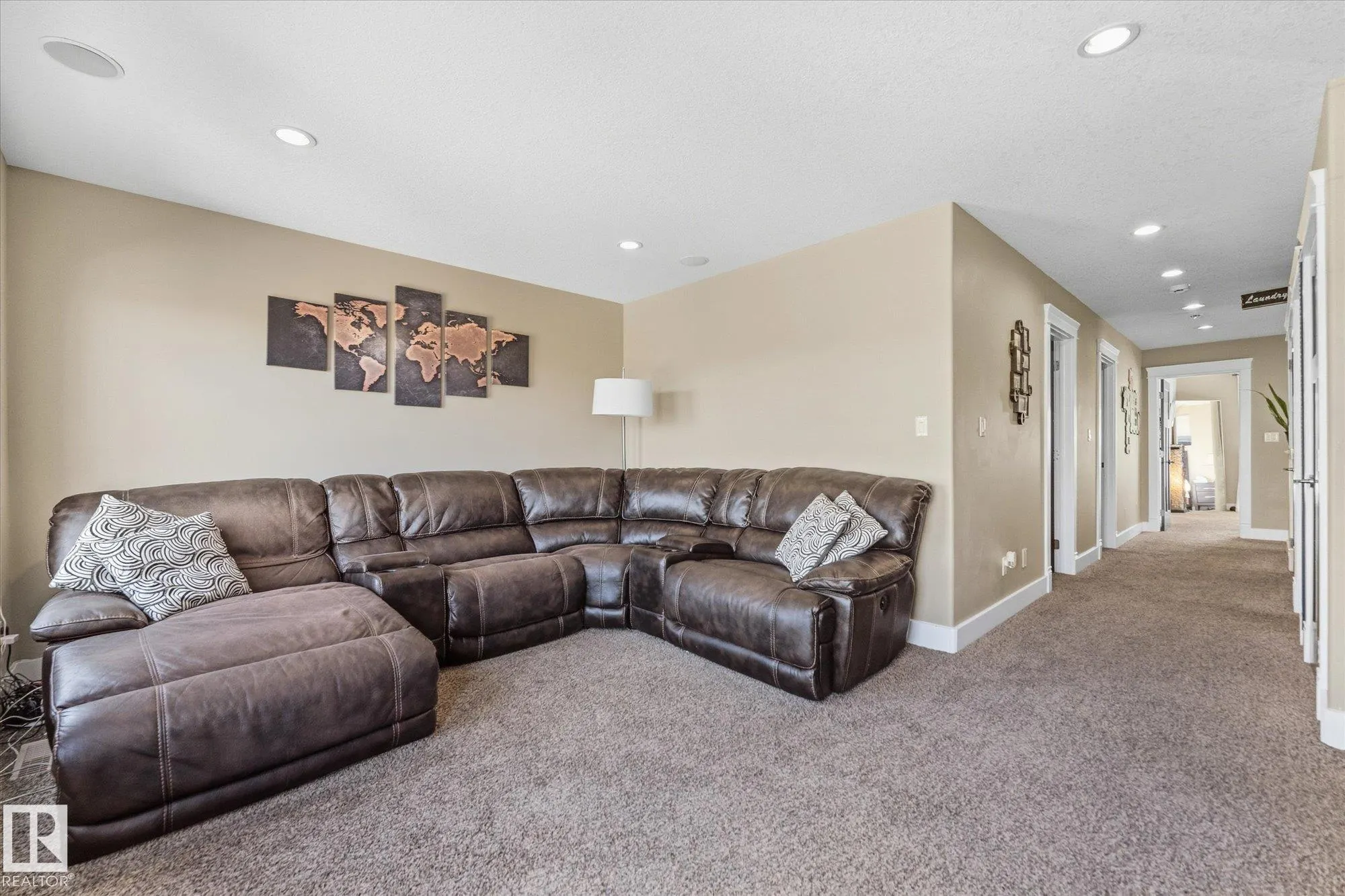 53 RIDGEVIEW Close