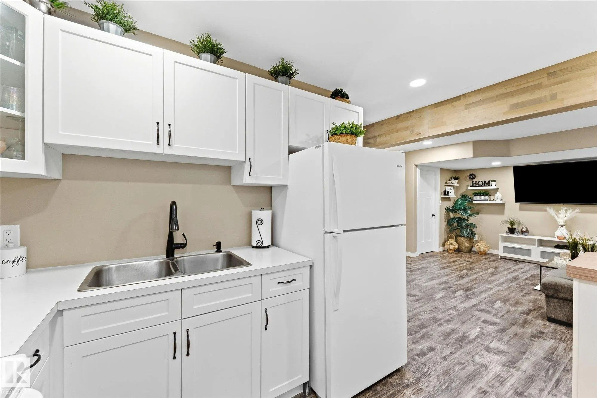 53 RIDGEVIEW Close