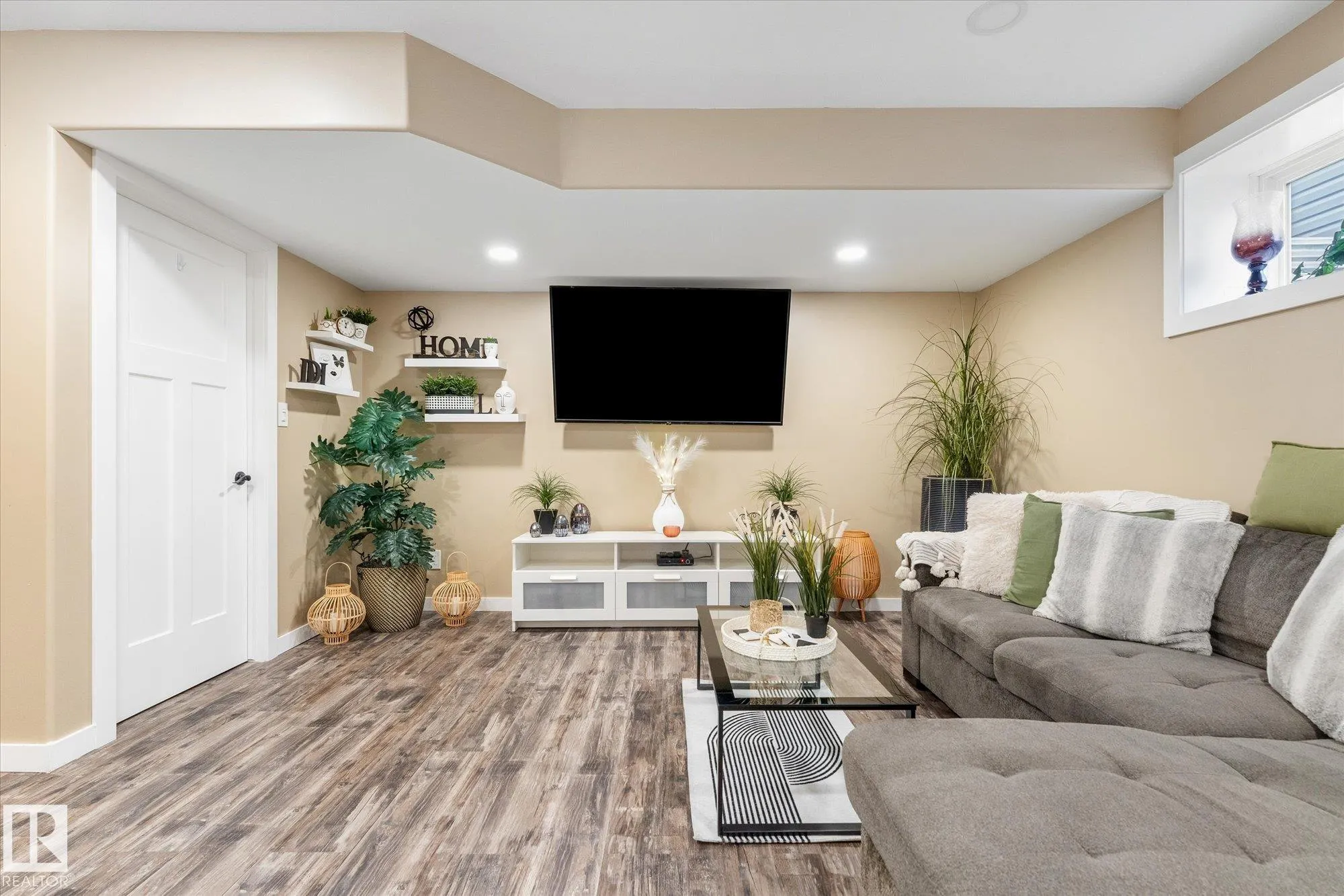 53 RIDGEVIEW Close