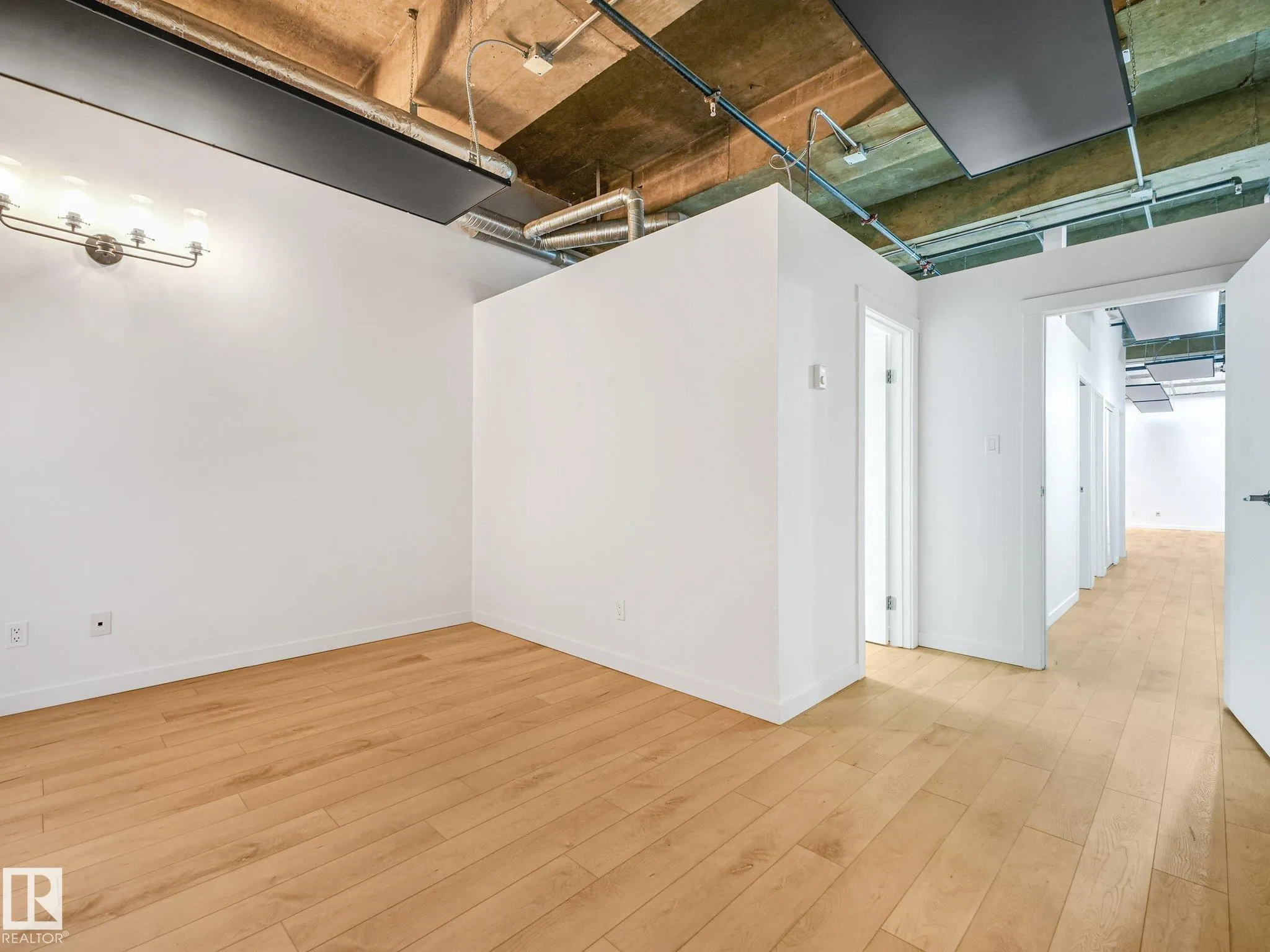 10024 JASPER Avenue