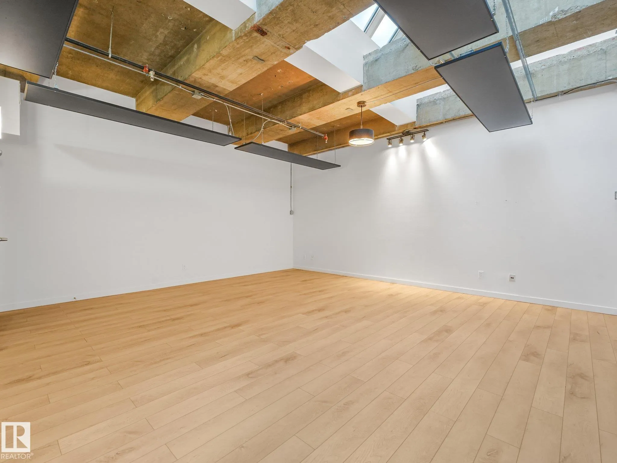 10024 JASPER Avenue