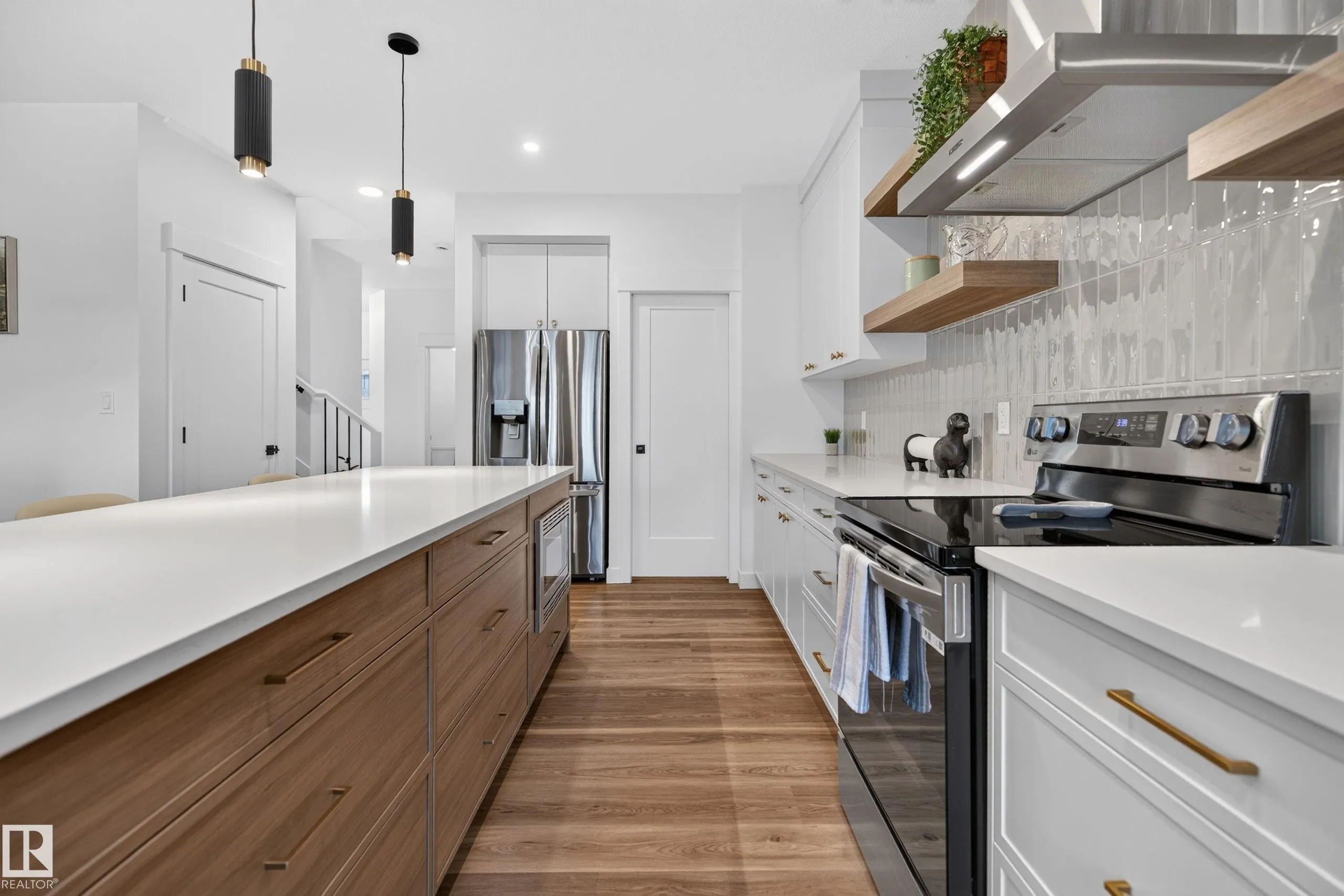 66 GLADSTONE Bend
