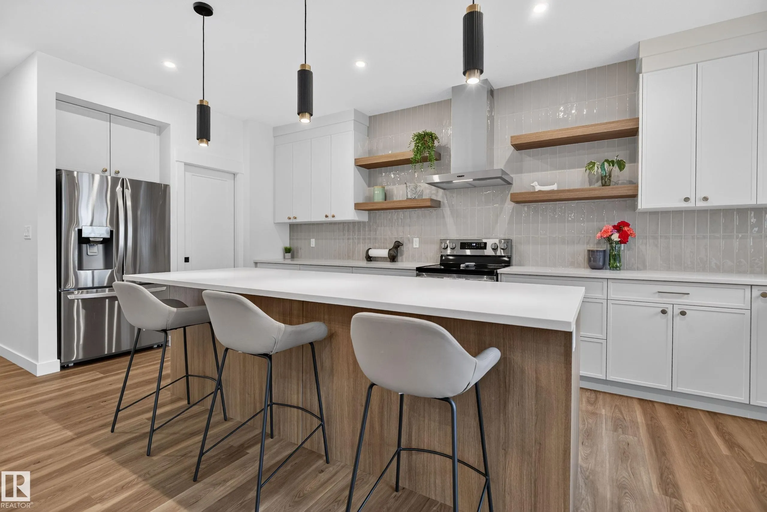 66 GLADSTONE Bend
