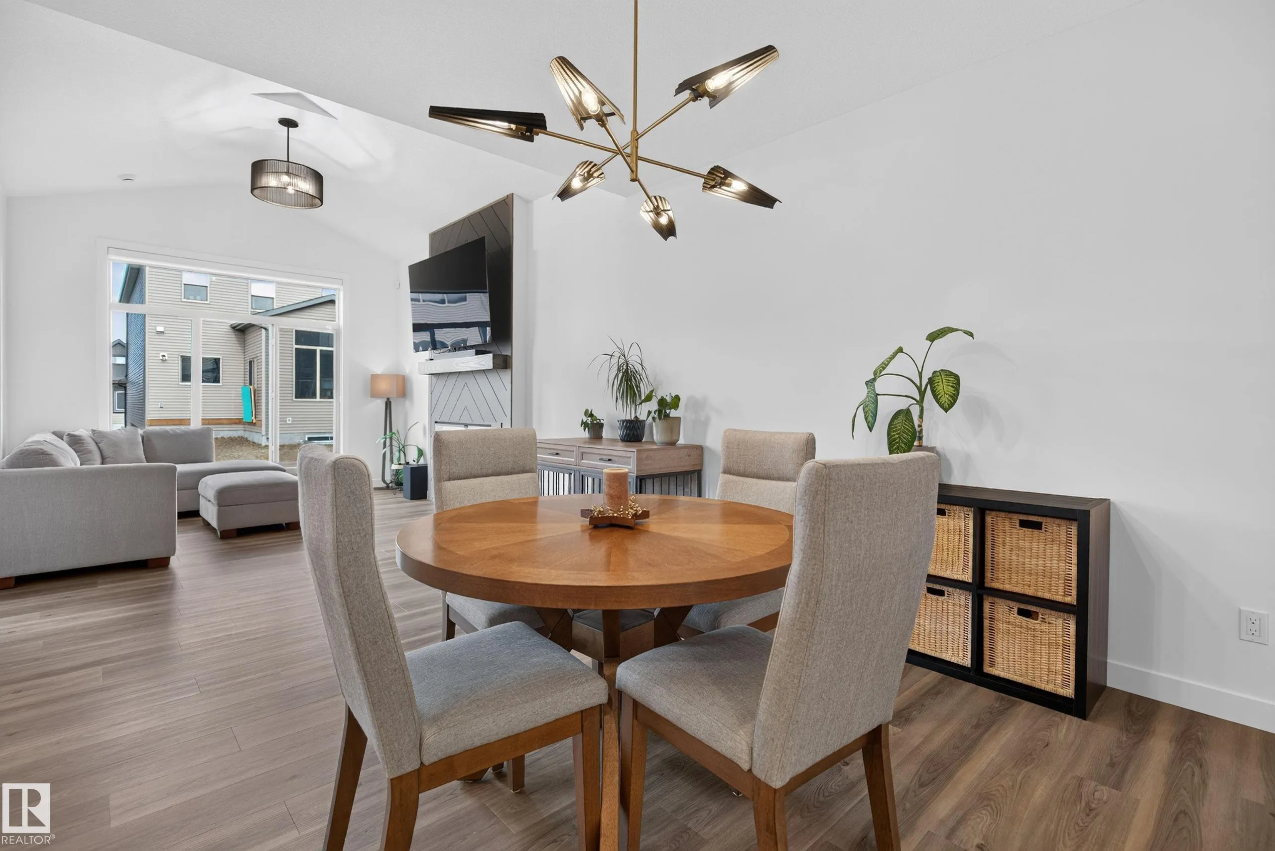 66 GLADSTONE Bend