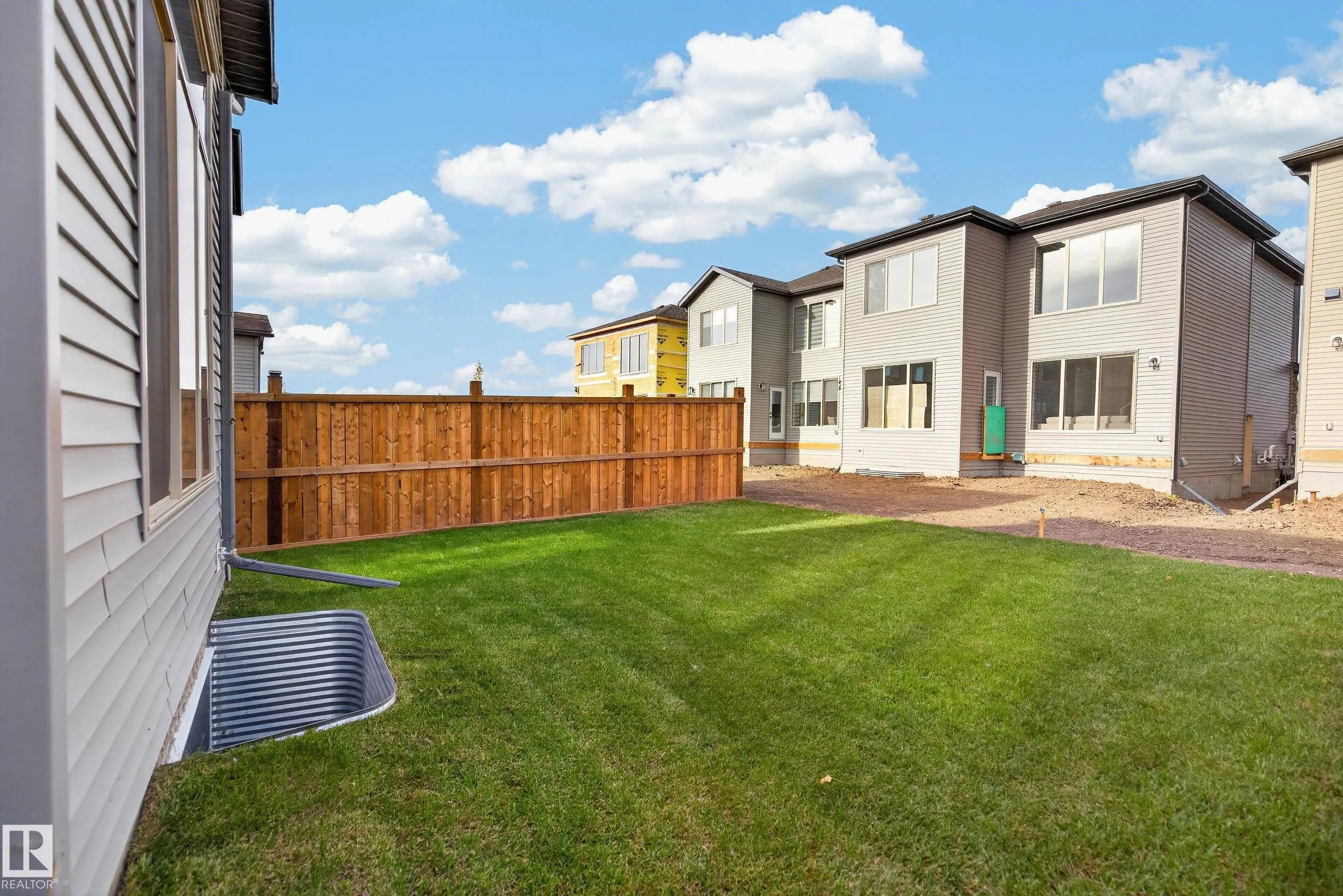 66 GLADSTONE Bend