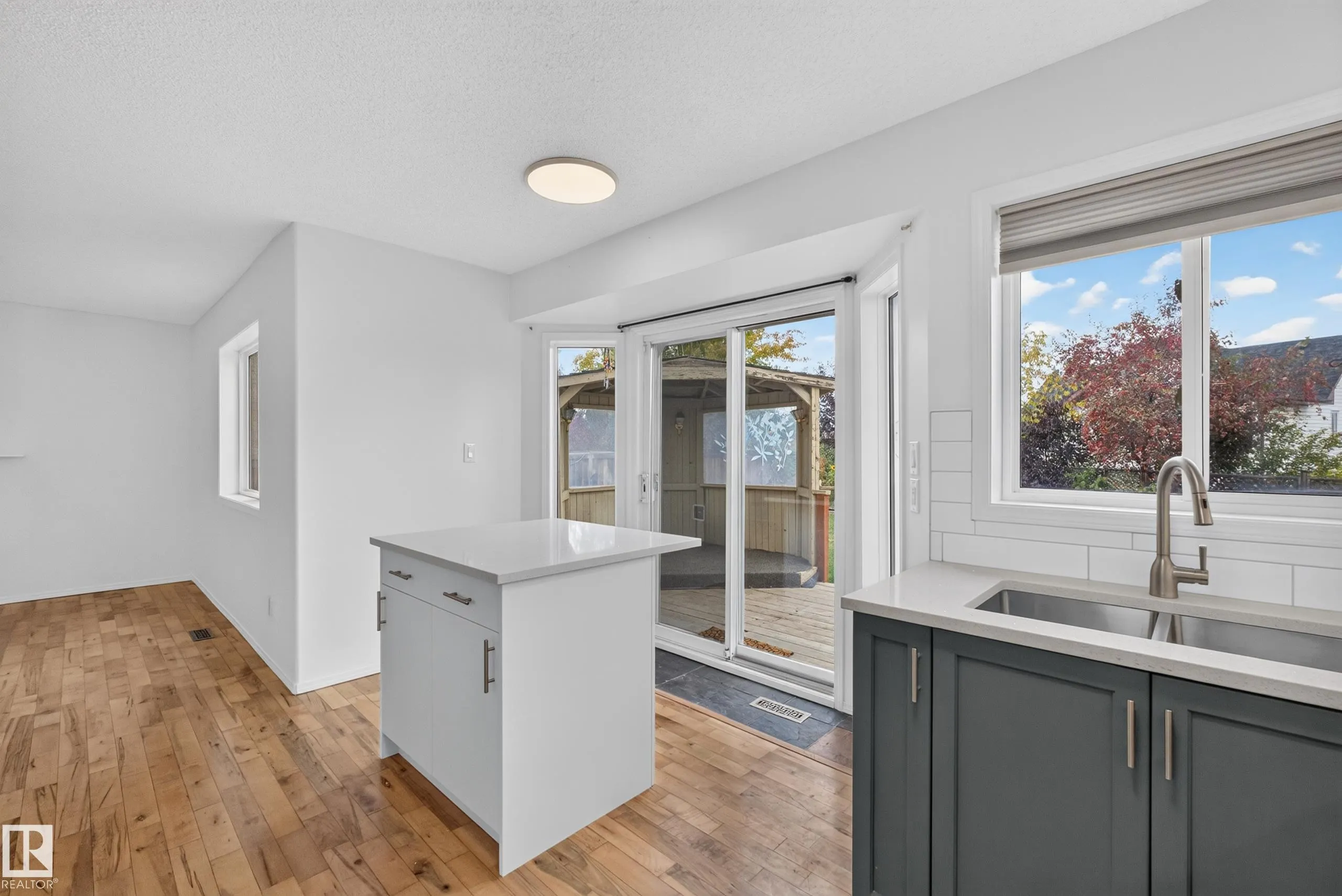 64 CRYSTAL Way