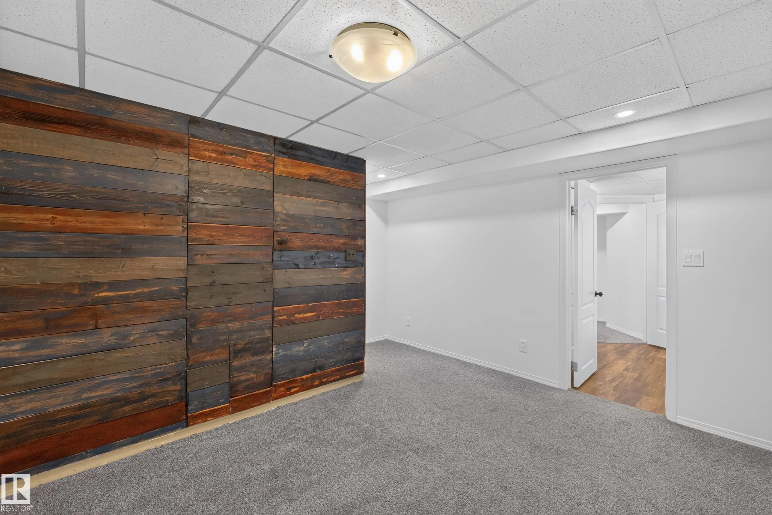 64 CRYSTAL Way