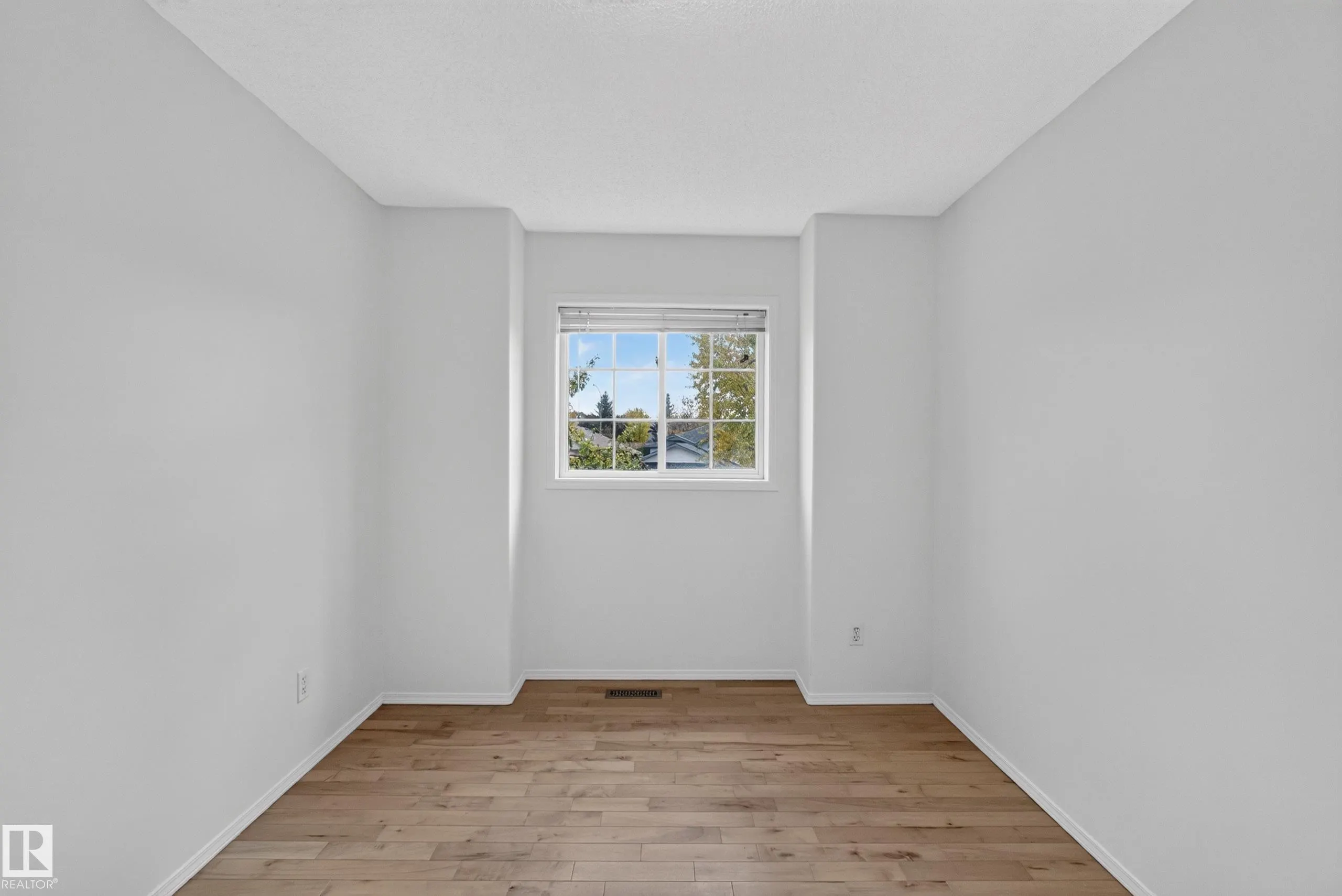 64 CRYSTAL Way