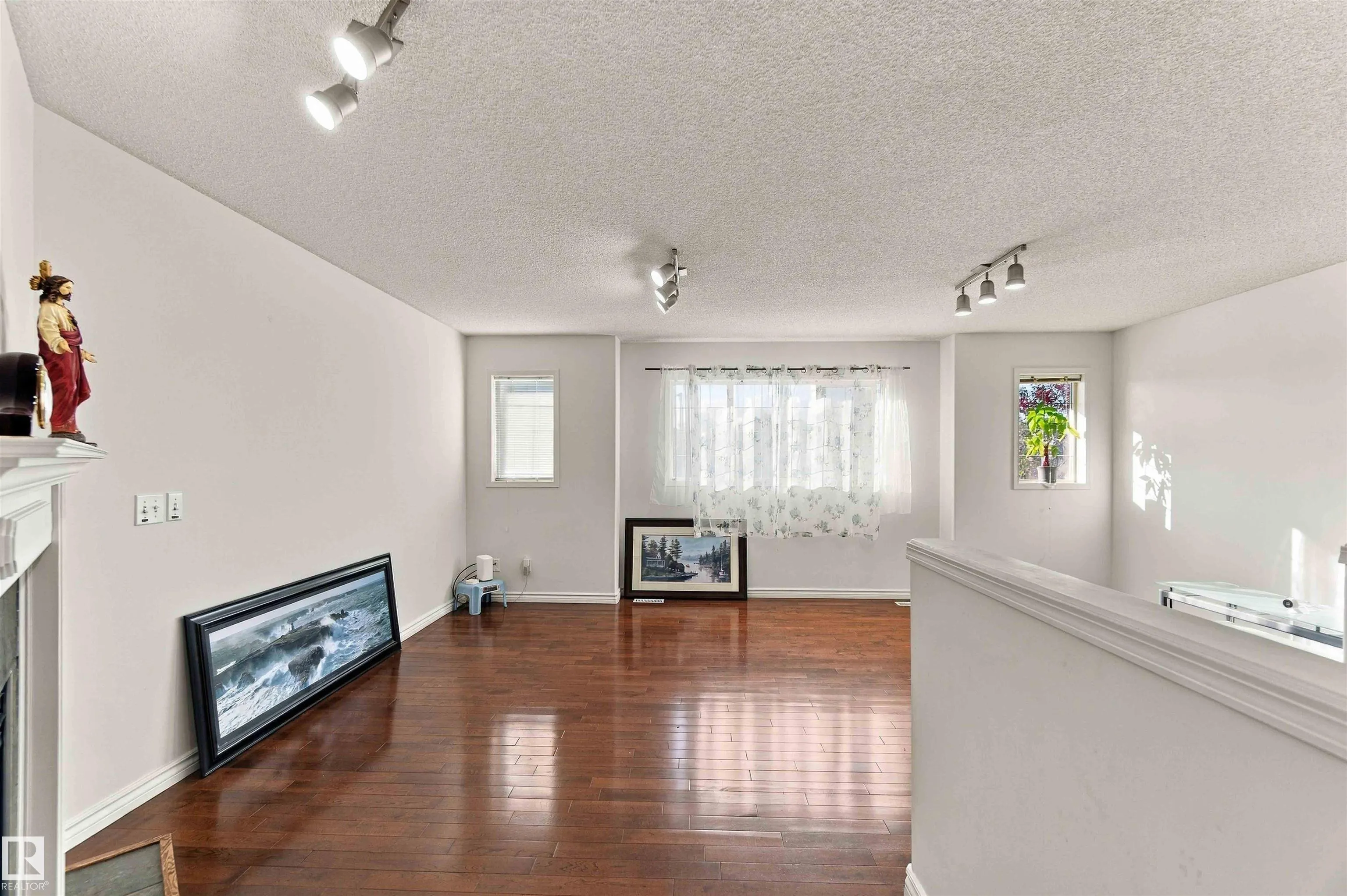3524 MCLEAN Crescent
