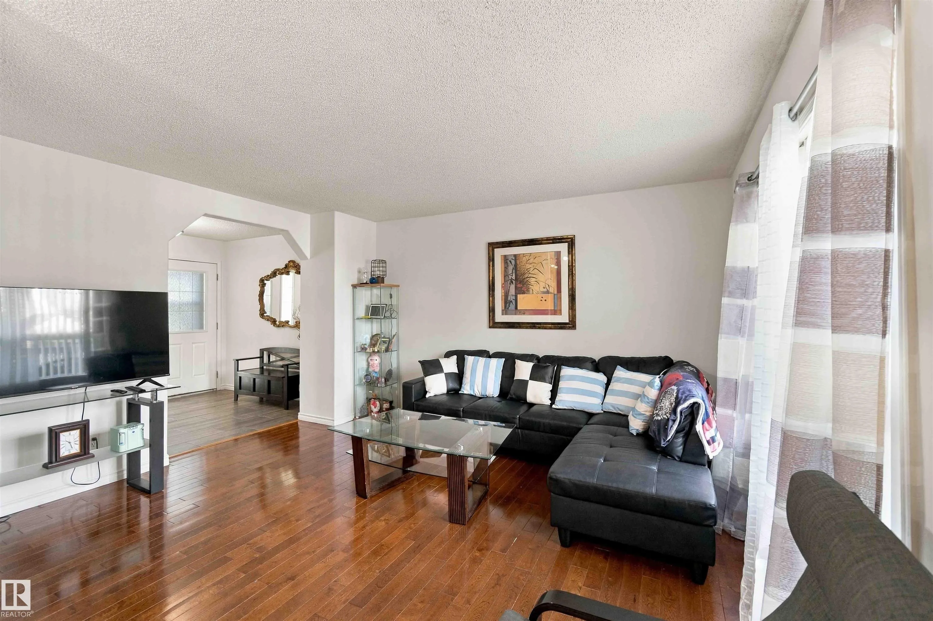 3524 MCLEAN Crescent