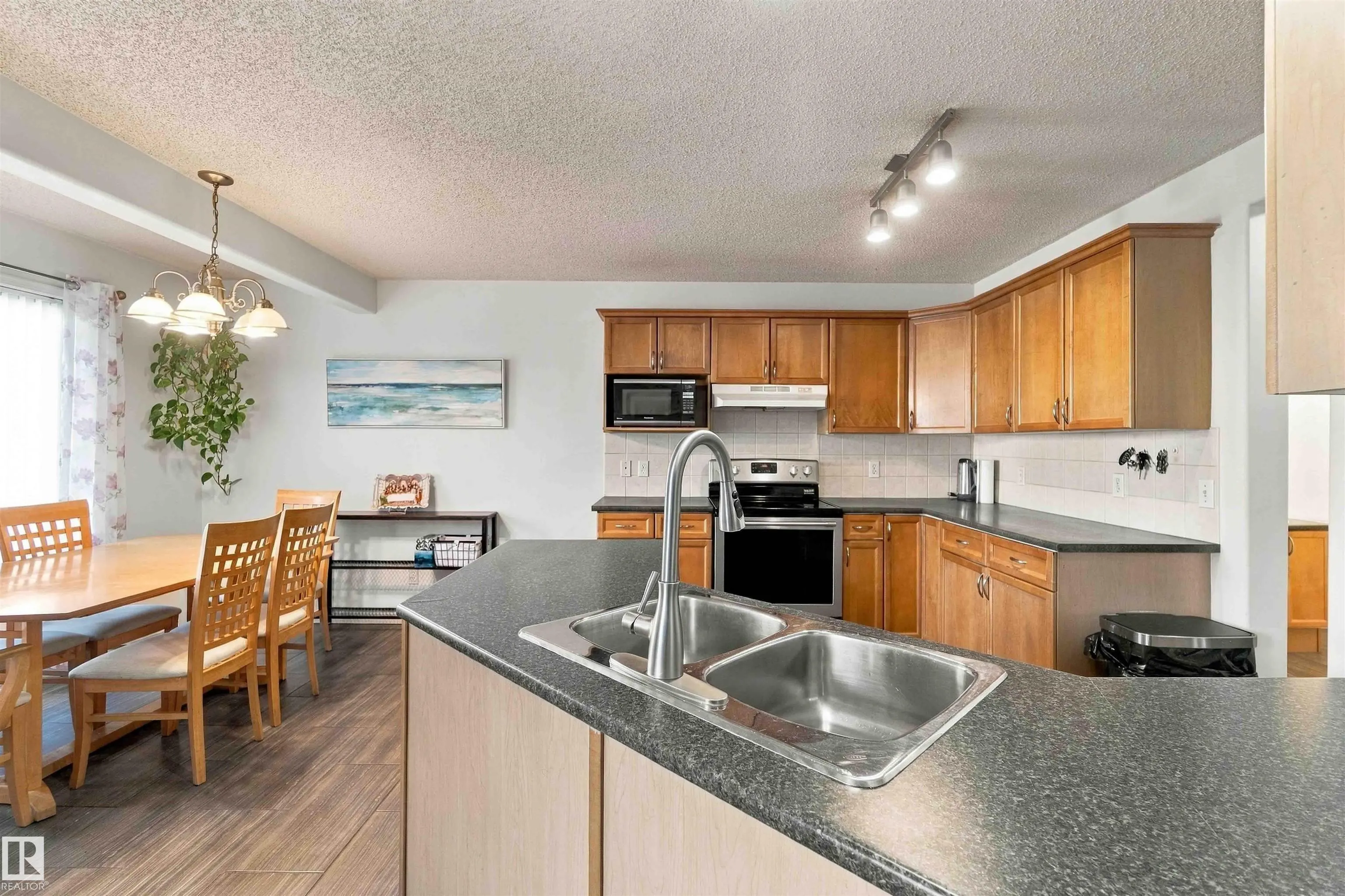 3524 MCLEAN Crescent