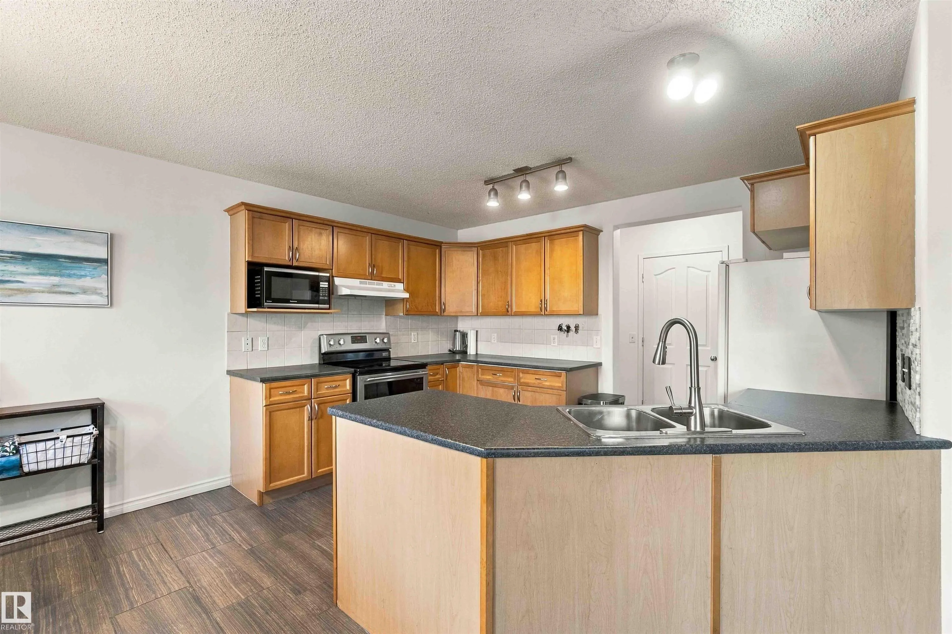3524 MCLEAN Crescent