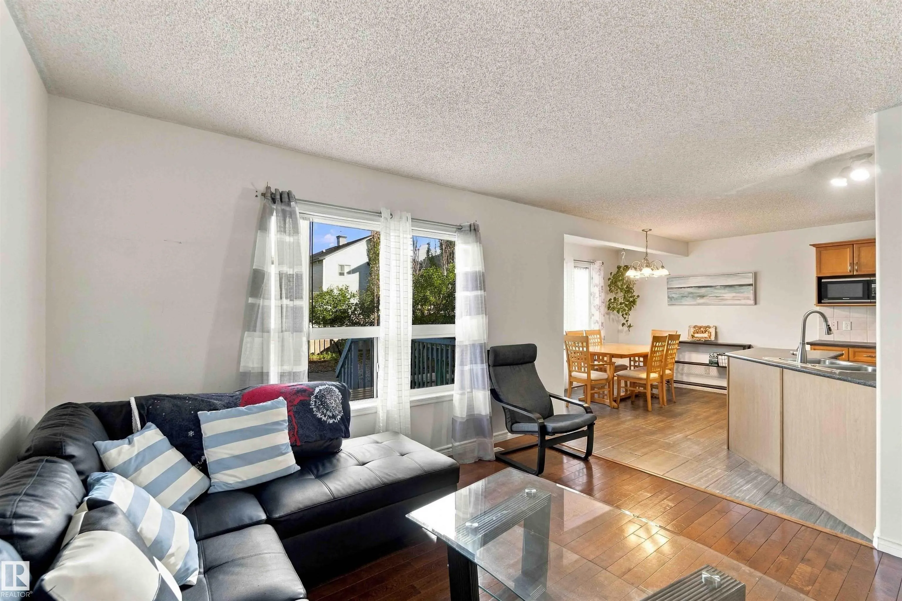 3524 MCLEAN Crescent
