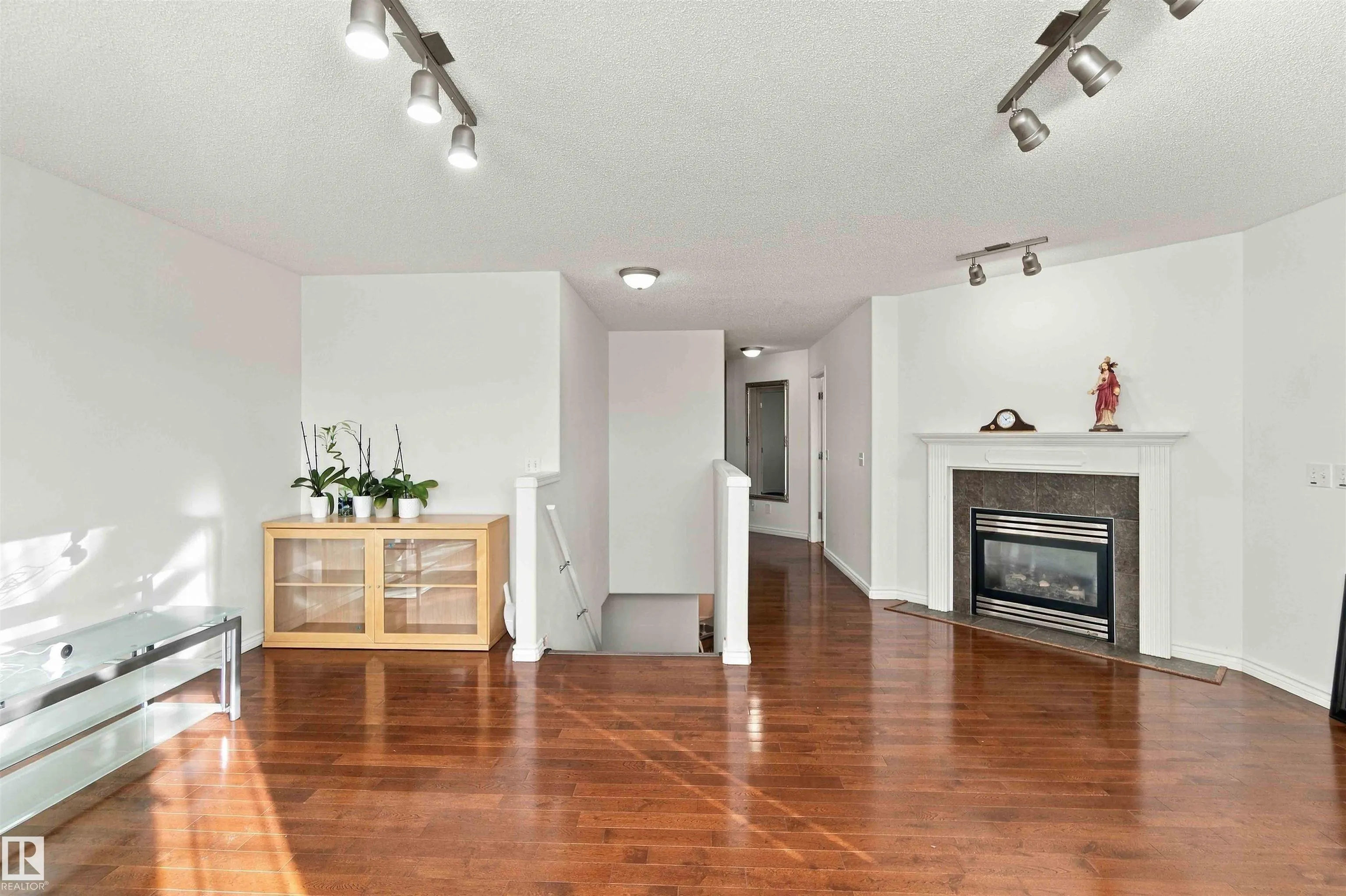 3524 MCLEAN Crescent