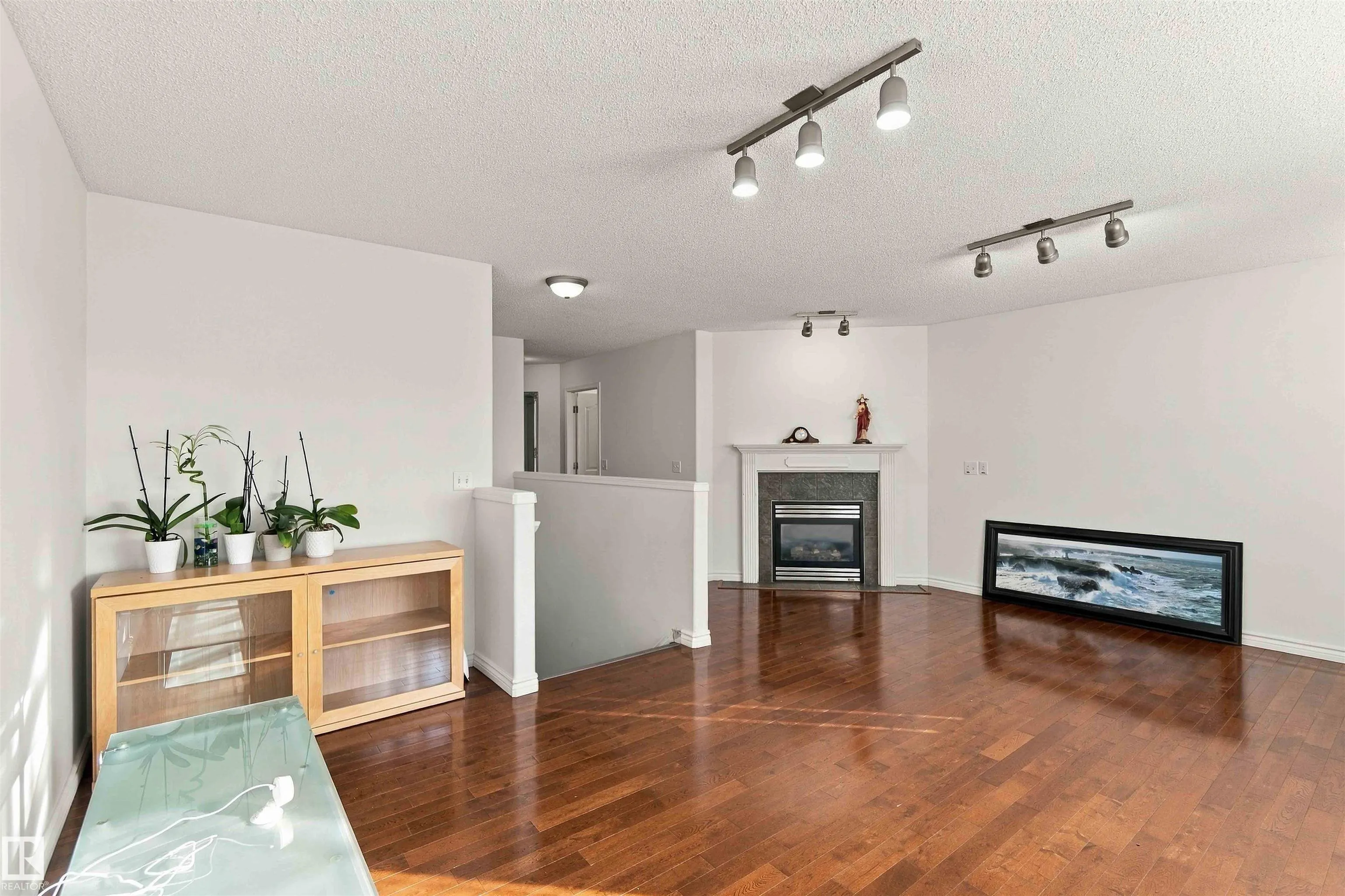 3524 MCLEAN Crescent