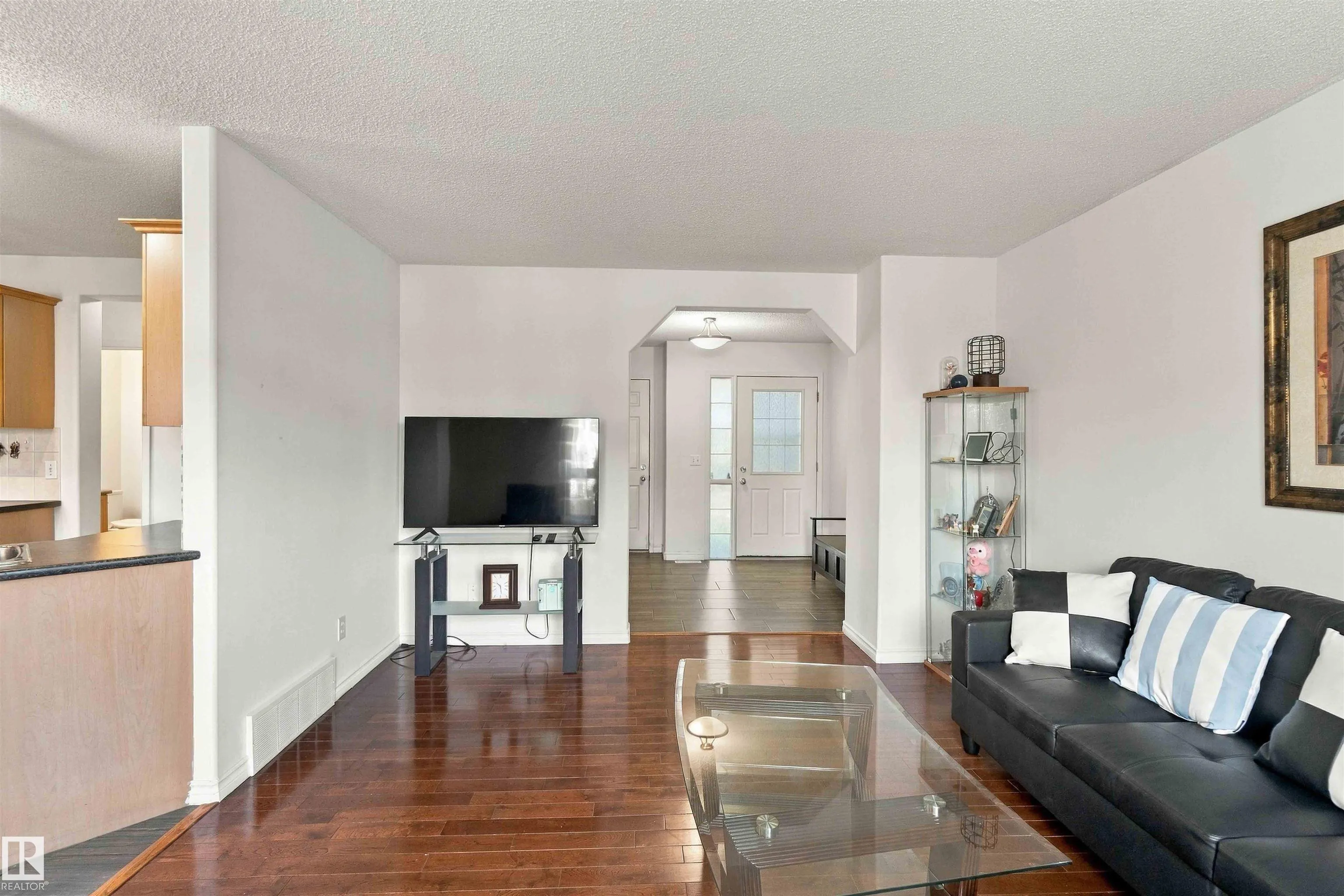 3524 MCLEAN Crescent
