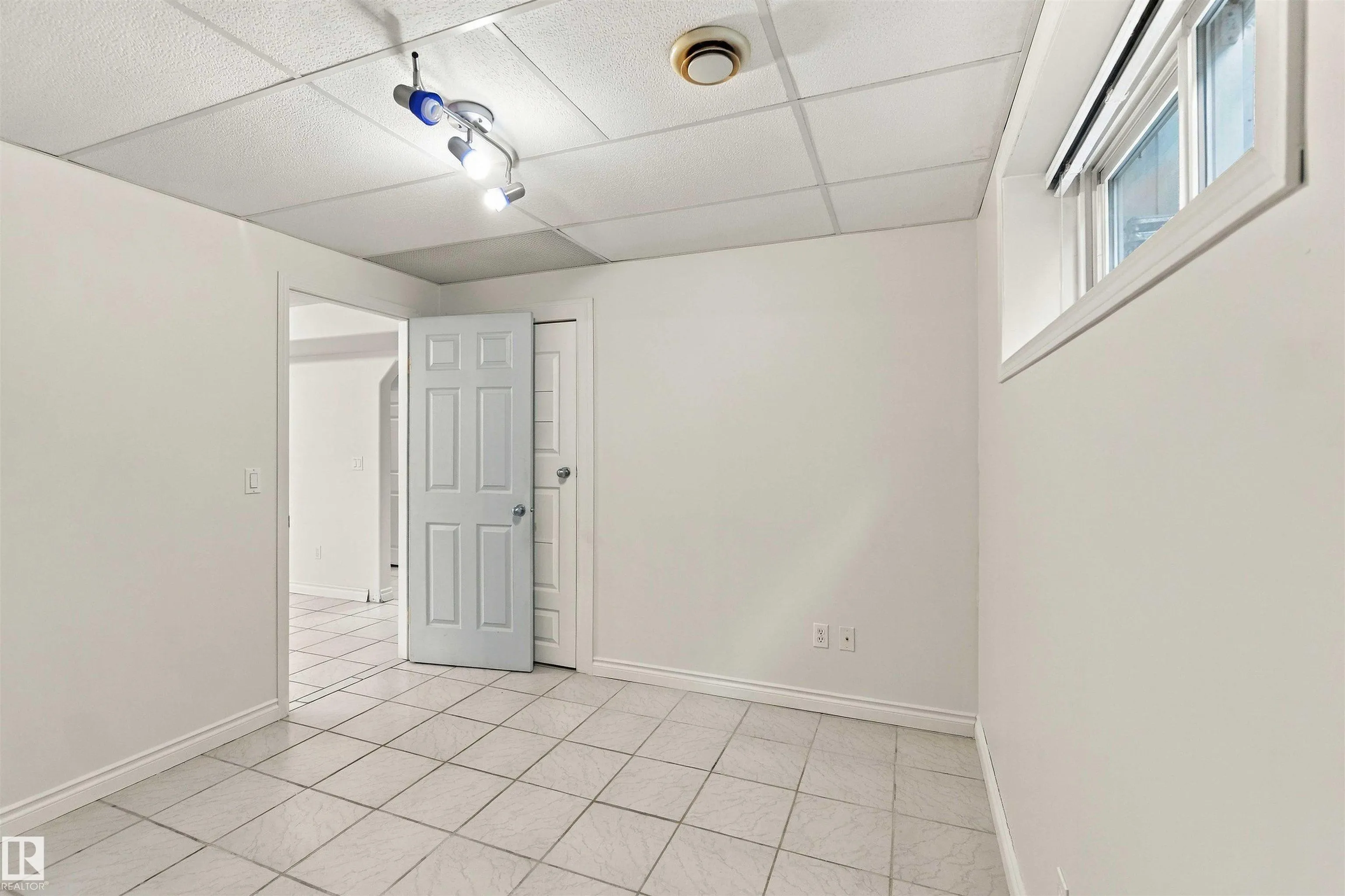 3524 MCLEAN Crescent