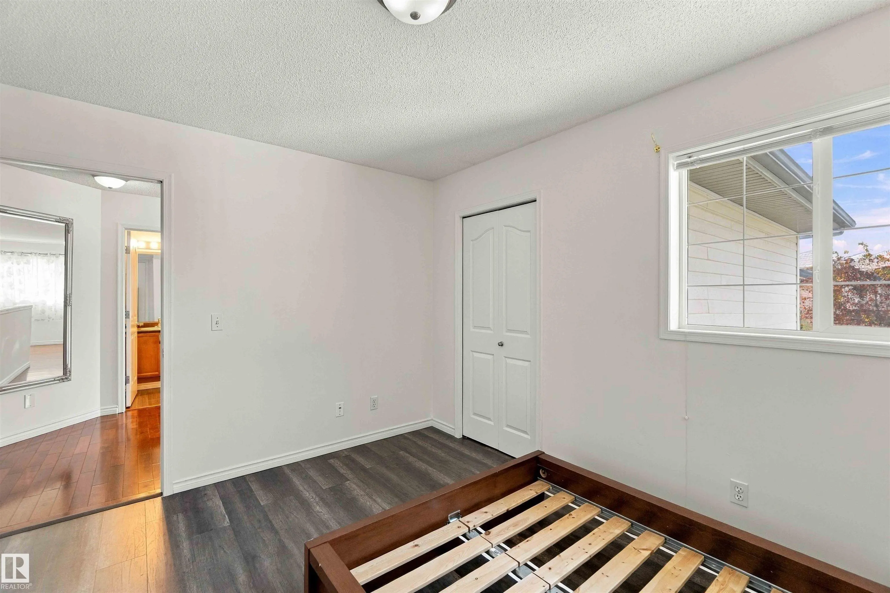 3524 MCLEAN Crescent