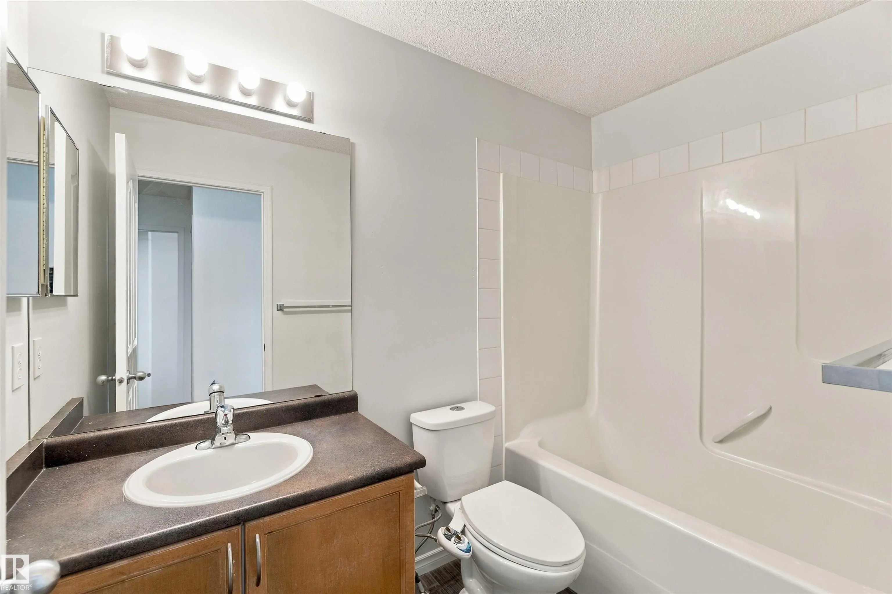 3524 MCLEAN Crescent