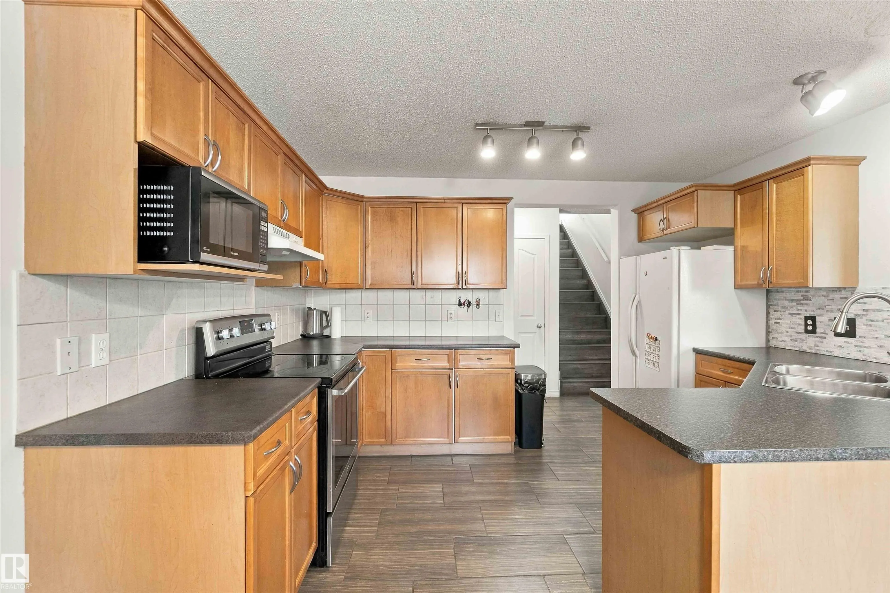 3524 MCLEAN Crescent