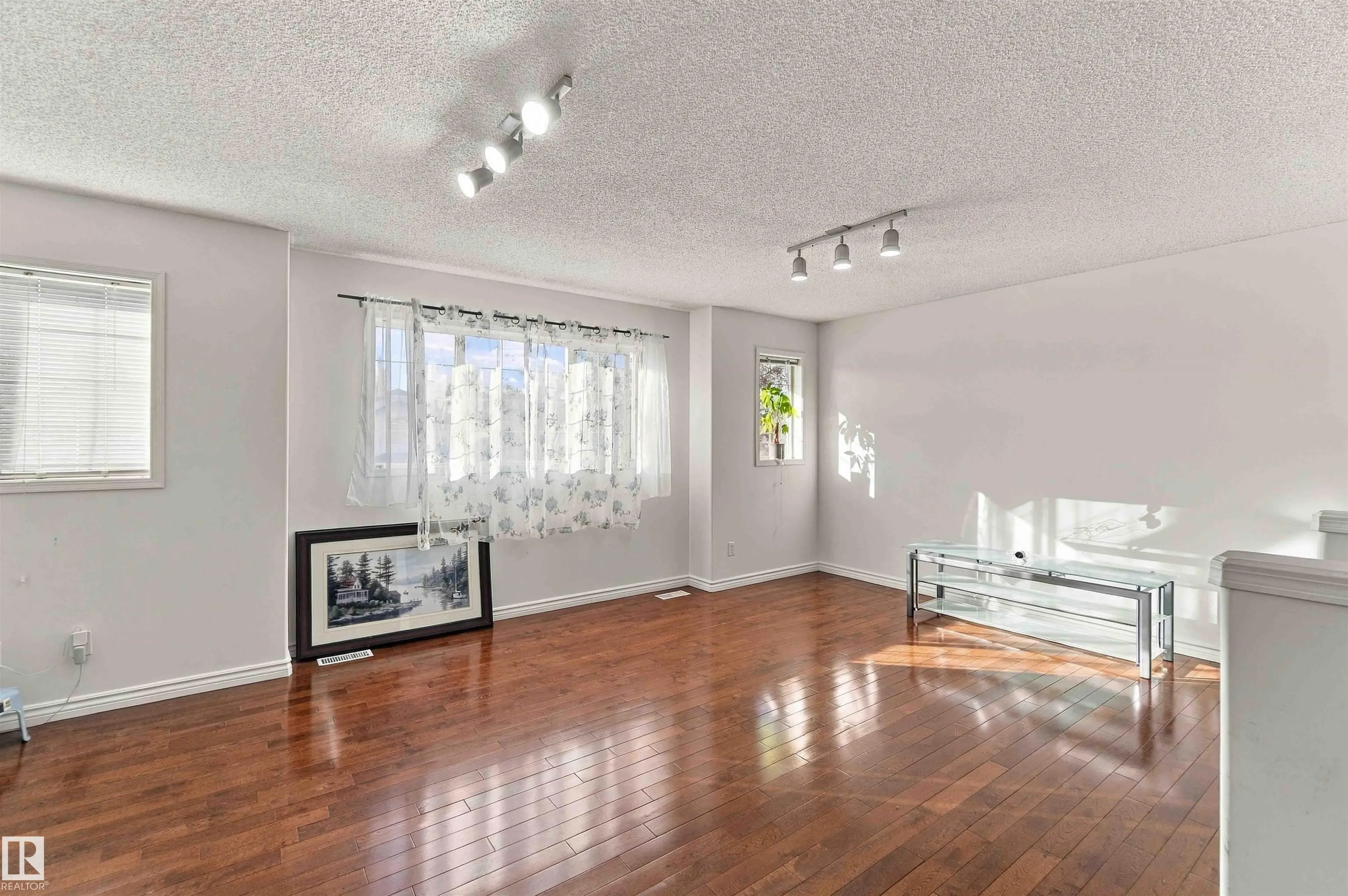 3524 MCLEAN Crescent