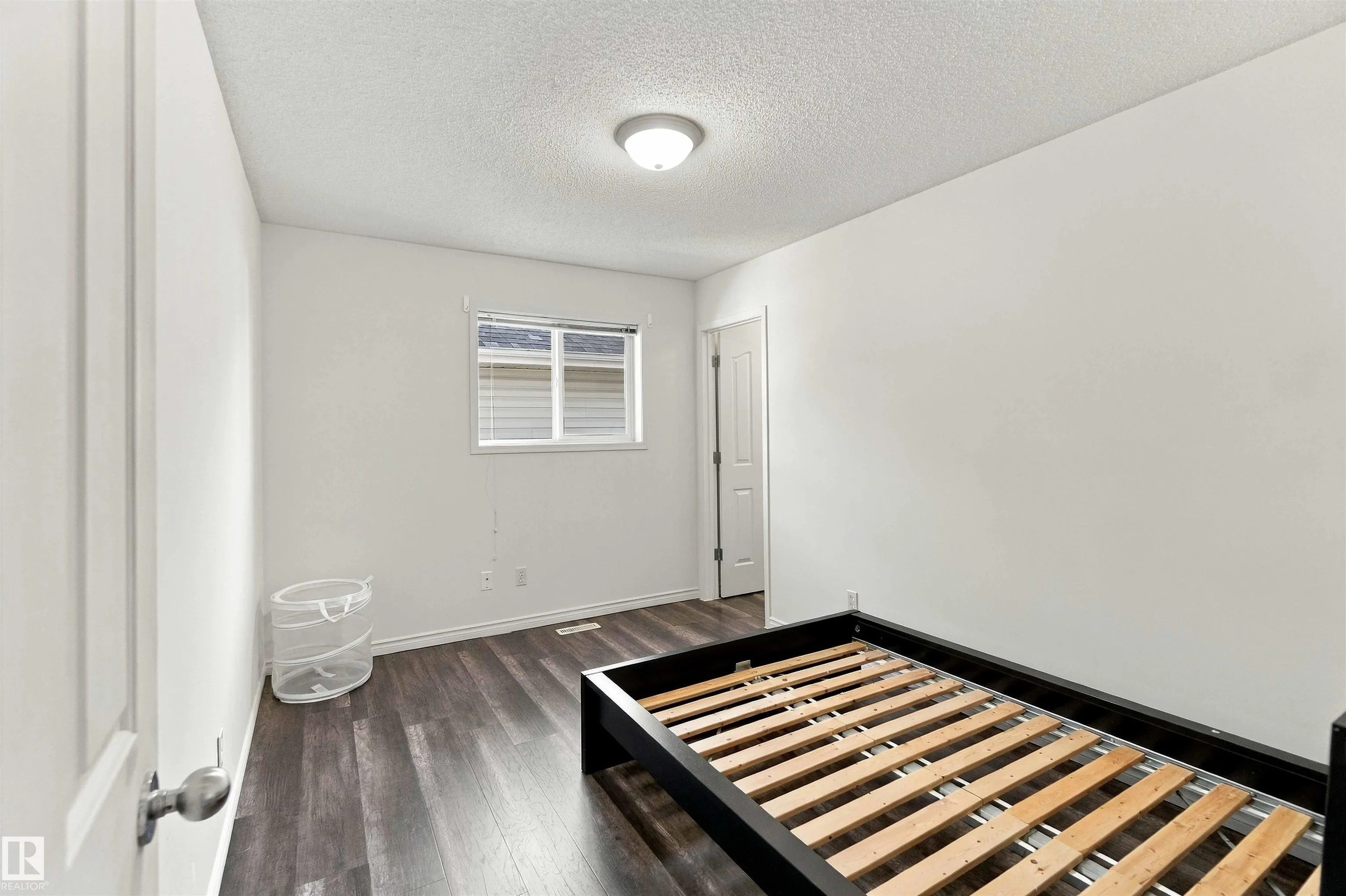 3524 MCLEAN Crescent