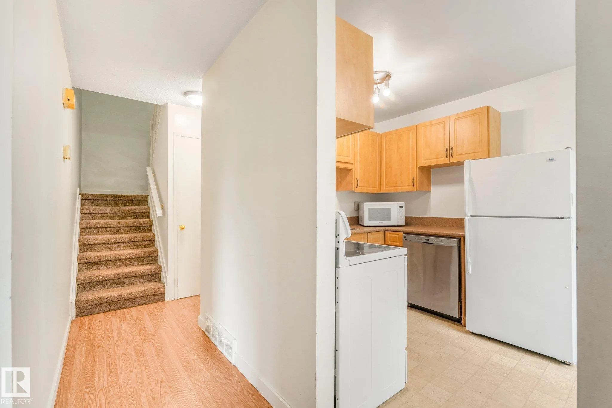 144 ROSELAND Village