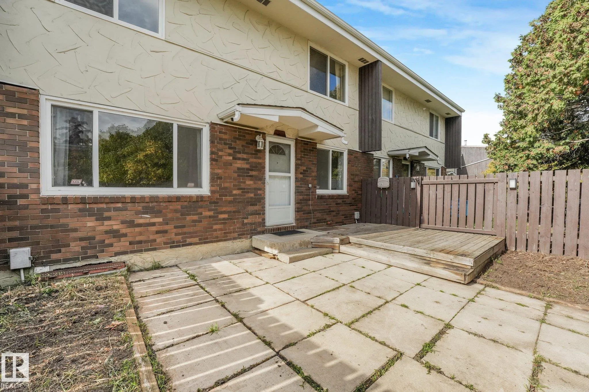 144 ROSELAND Village