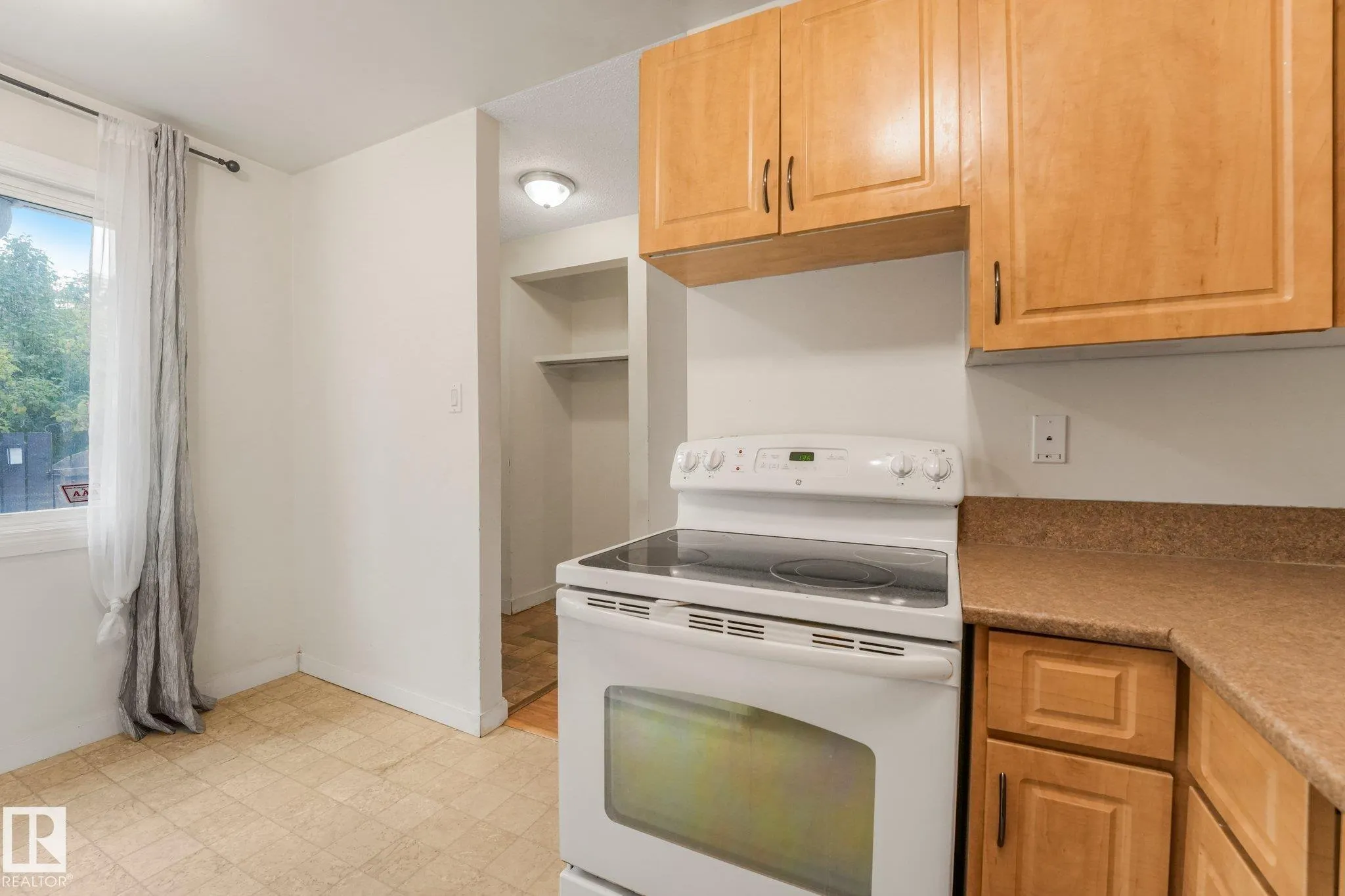 144 ROSELAND Village