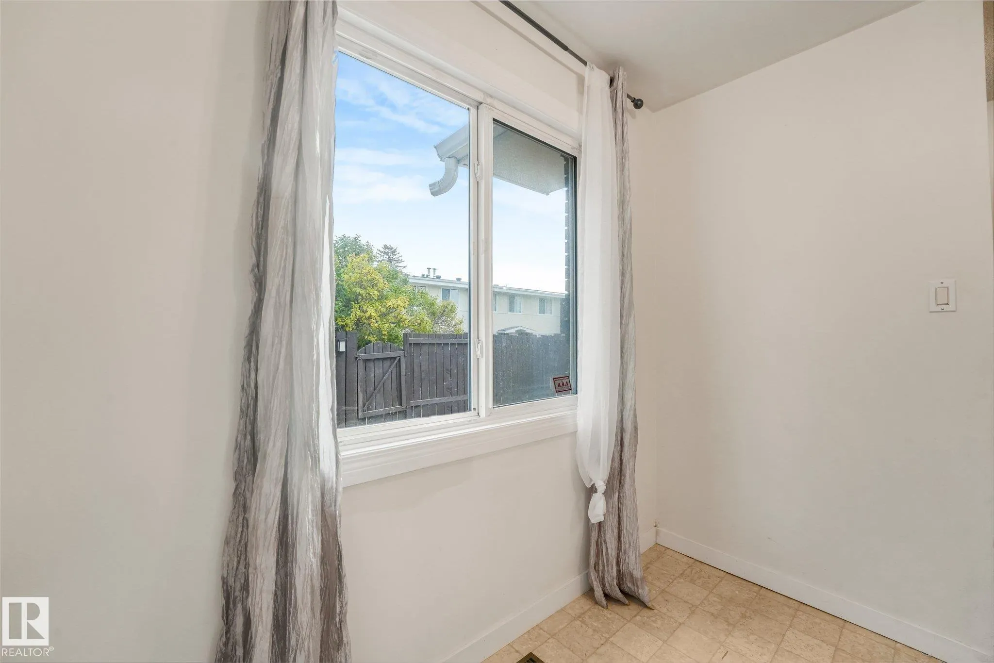 144 ROSELAND Village