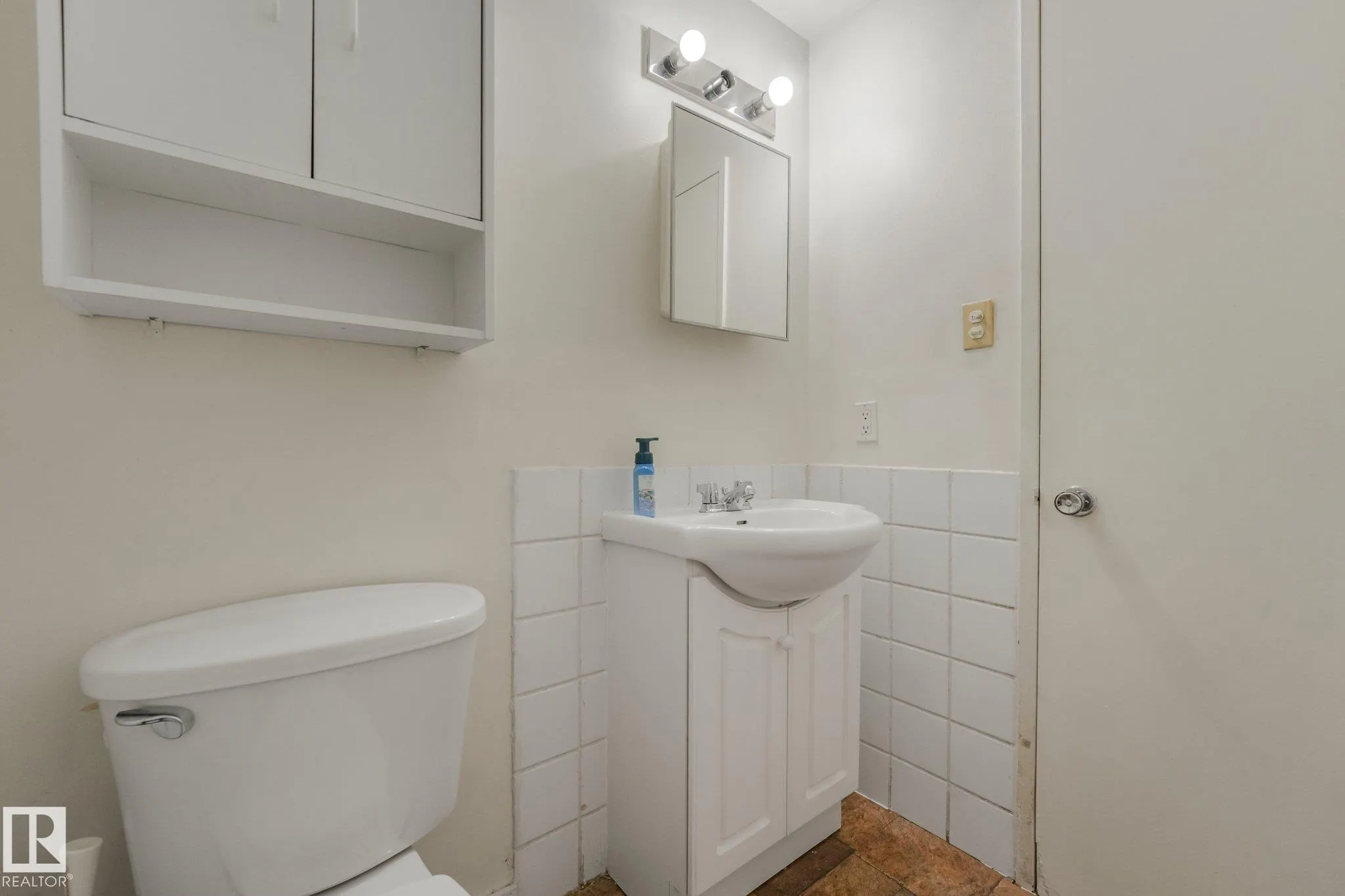 144 ROSELAND Village