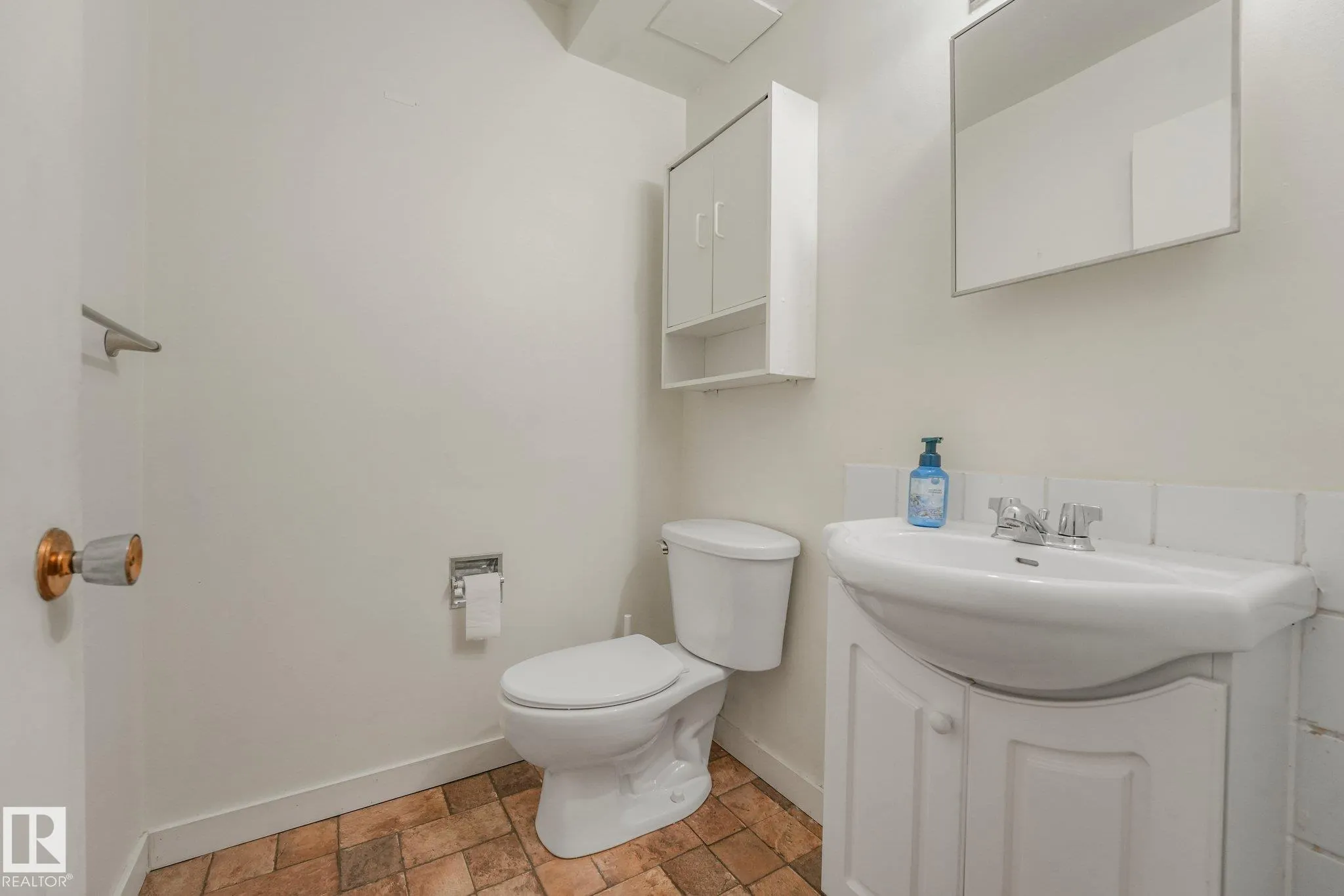 144 ROSELAND Village