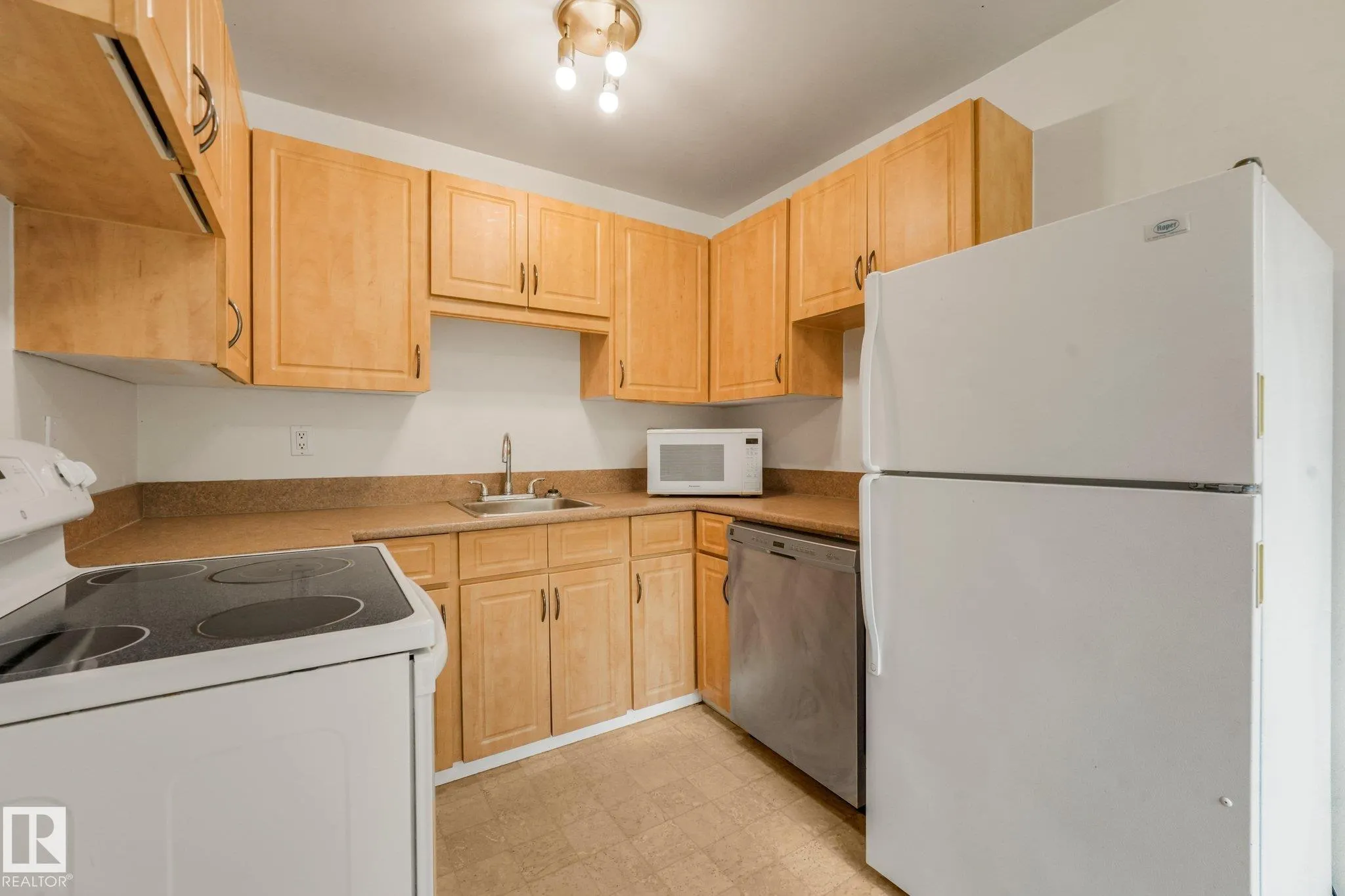 144 ROSELAND Village