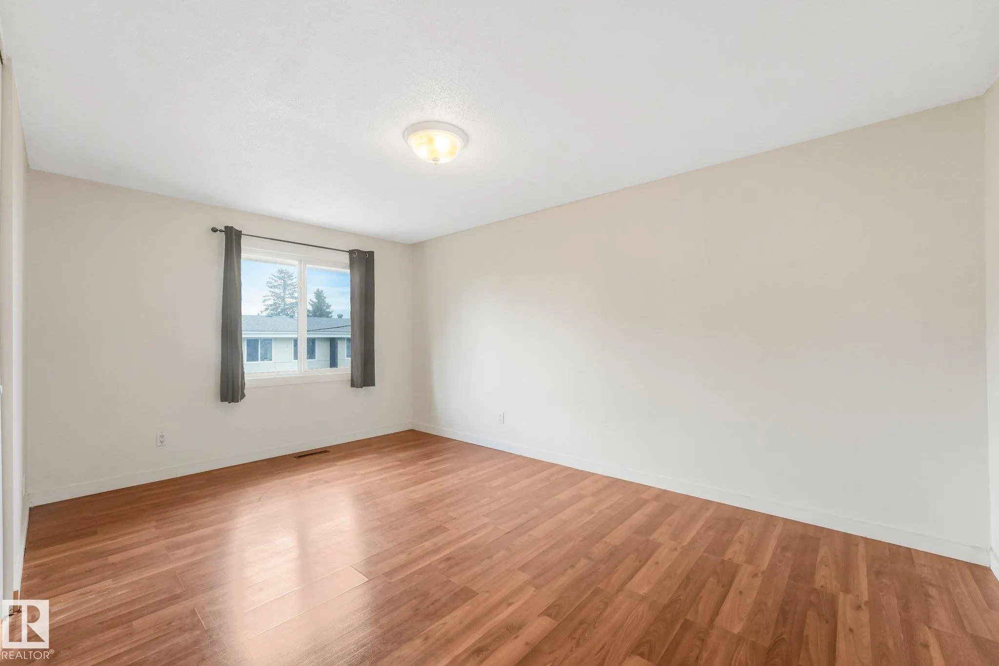 144 ROSELAND Village