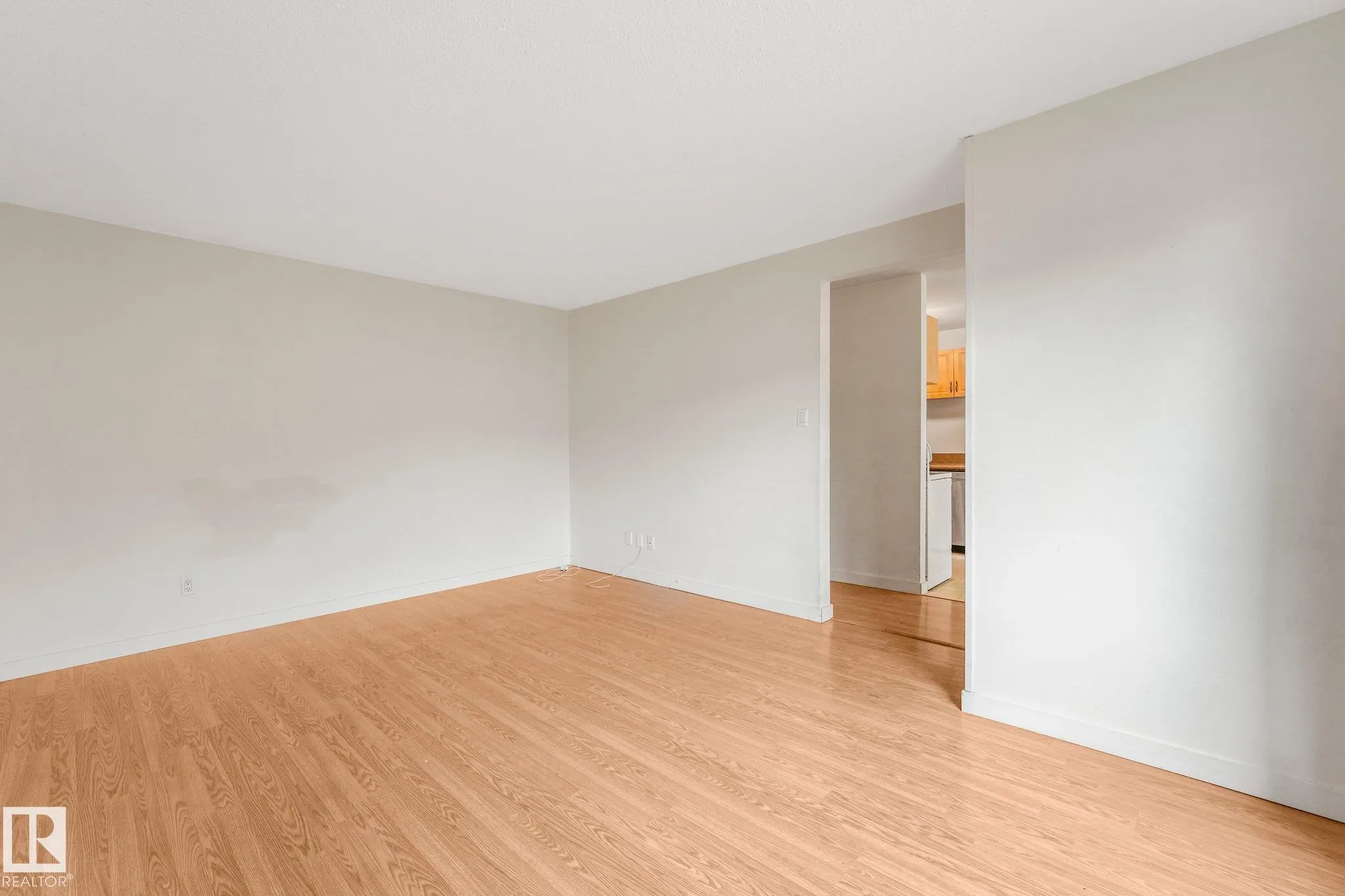 144 ROSELAND Village