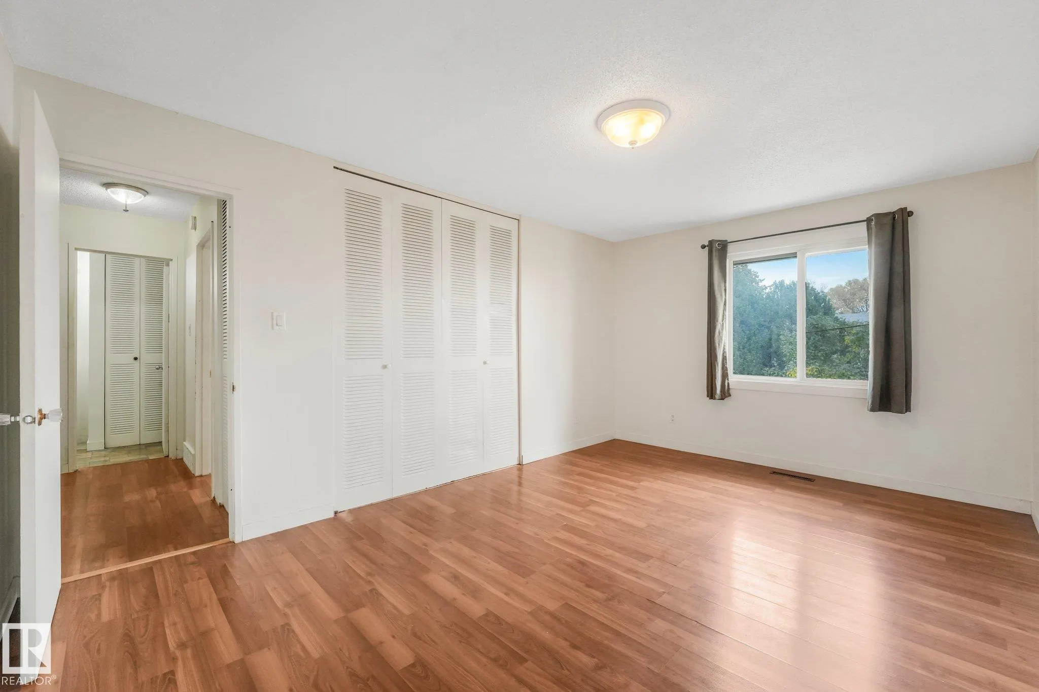 144 ROSELAND Village