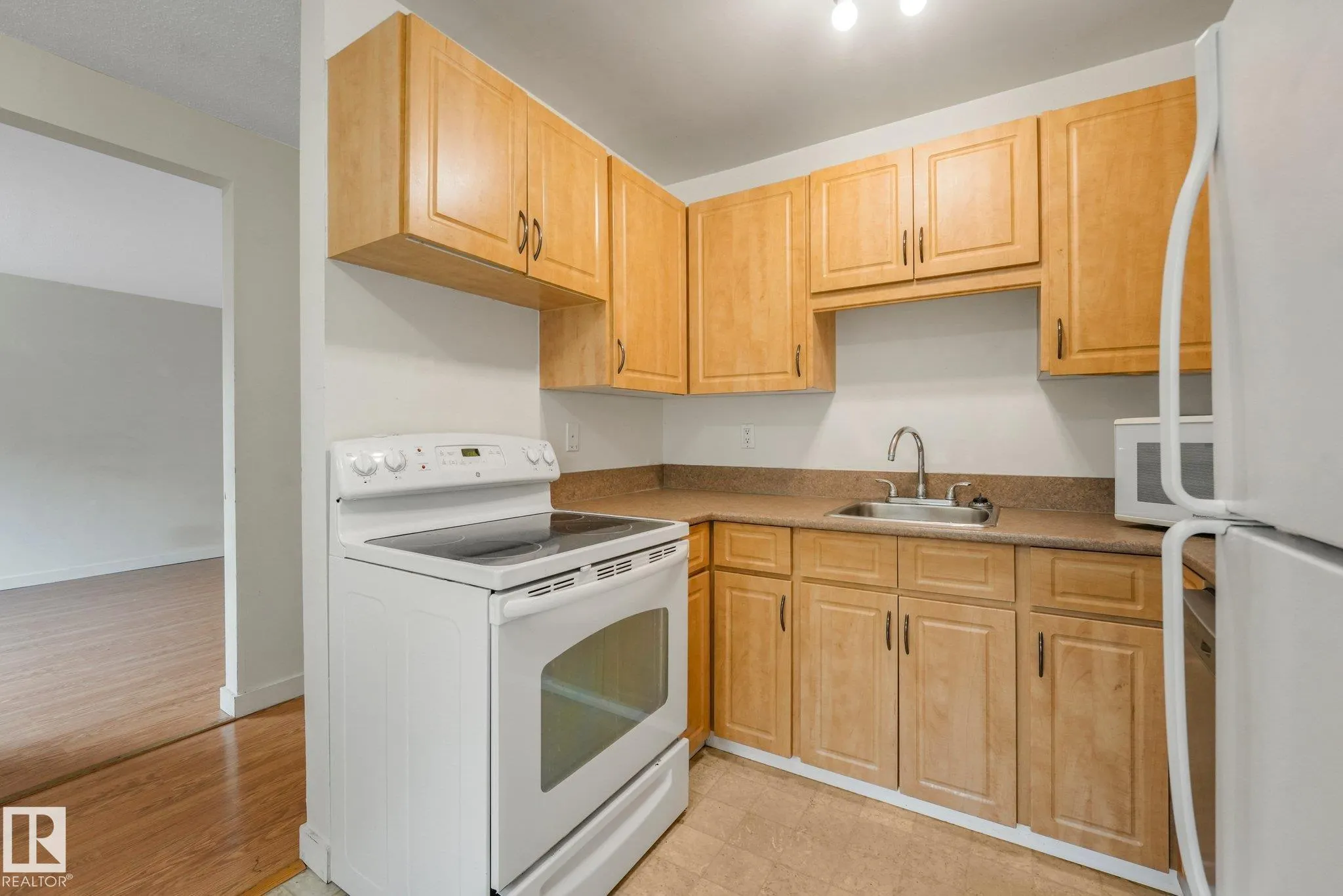 144 ROSELAND Village