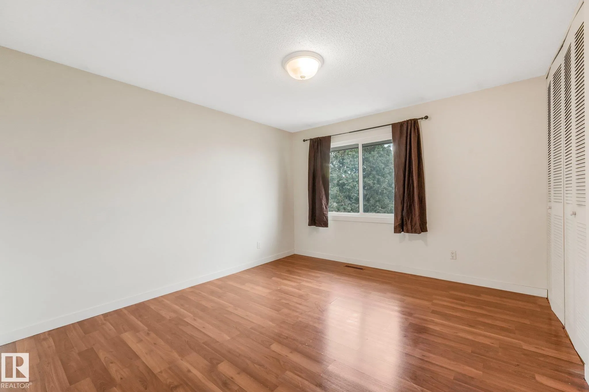 144 ROSELAND Village